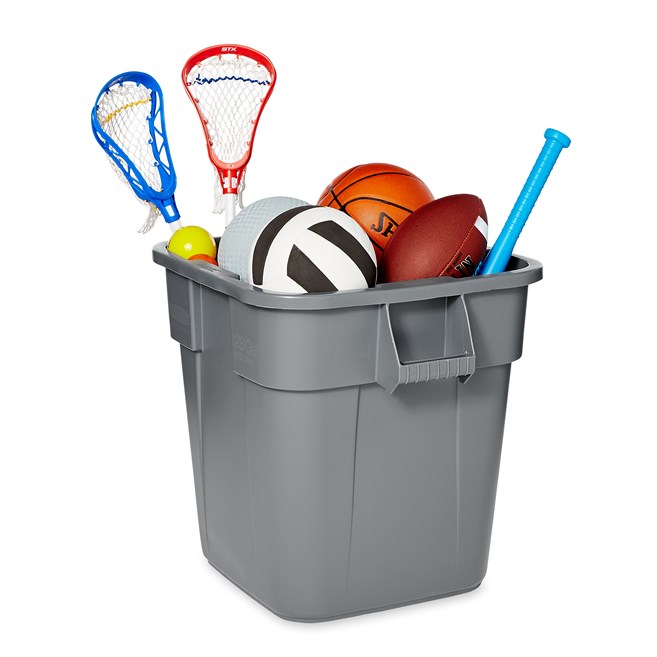 The Rubbermaid Commercial Square BRUTE® container offers up to 14% more capacity than round containers and is designed with professional-grade, heavy-duty plastic that won't rust, chip, or fade.