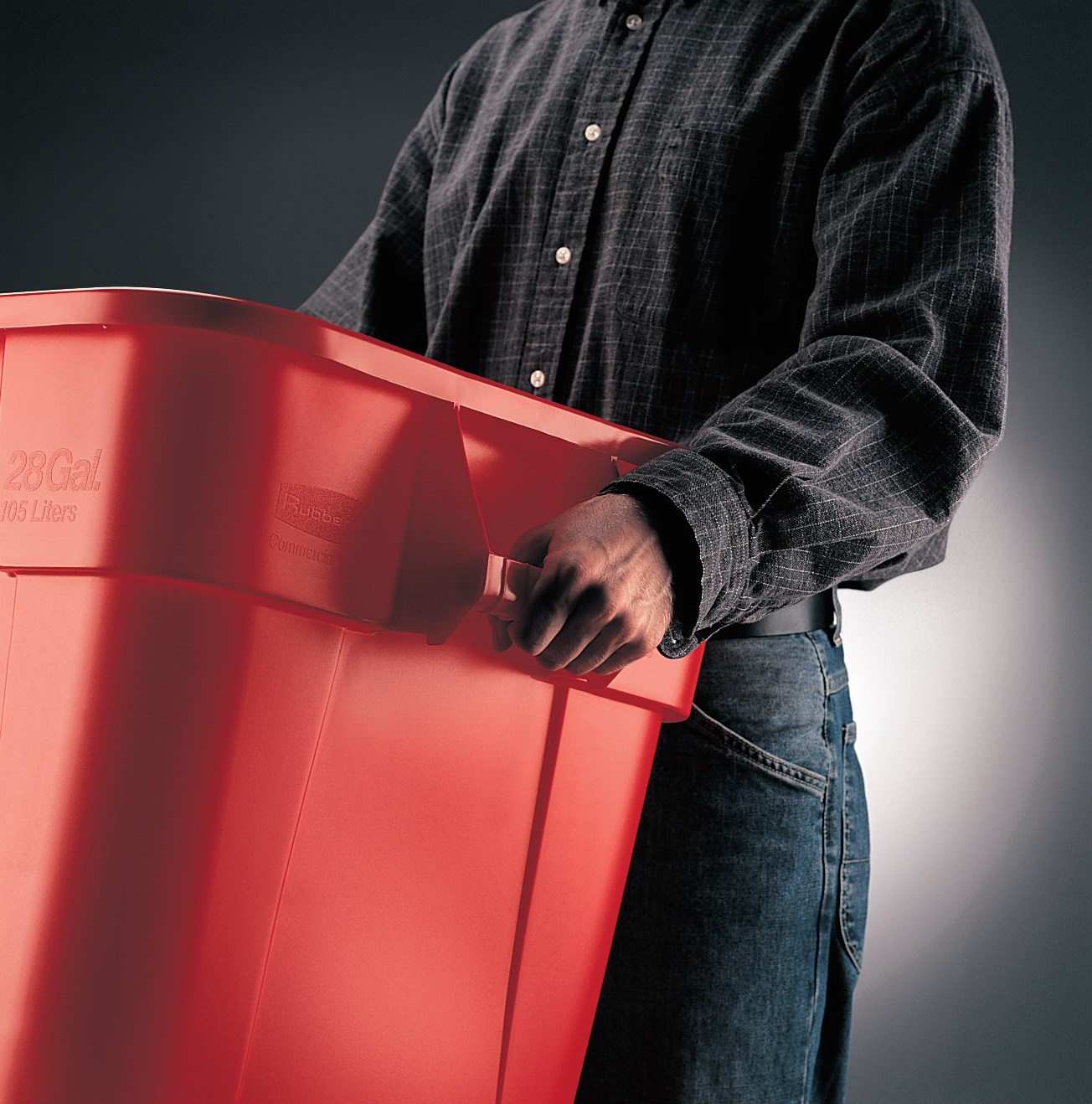 The Rubbermaid Commercial Square BRUTE® container offers up to 14% more capacity than round containers and is designed with professional-grade, heavy-duty plastic that won't rust, chip, or fade.