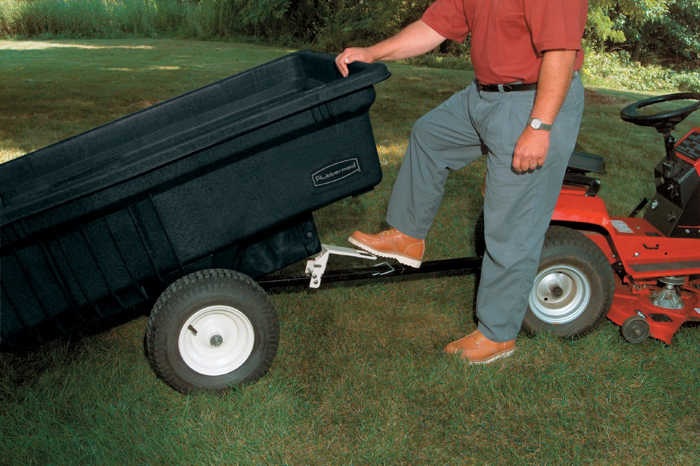 The Rubbermaid Commercial Tractor Dump Cart is lightweight and easy to maneuver, allowing you to transport materials with ease.