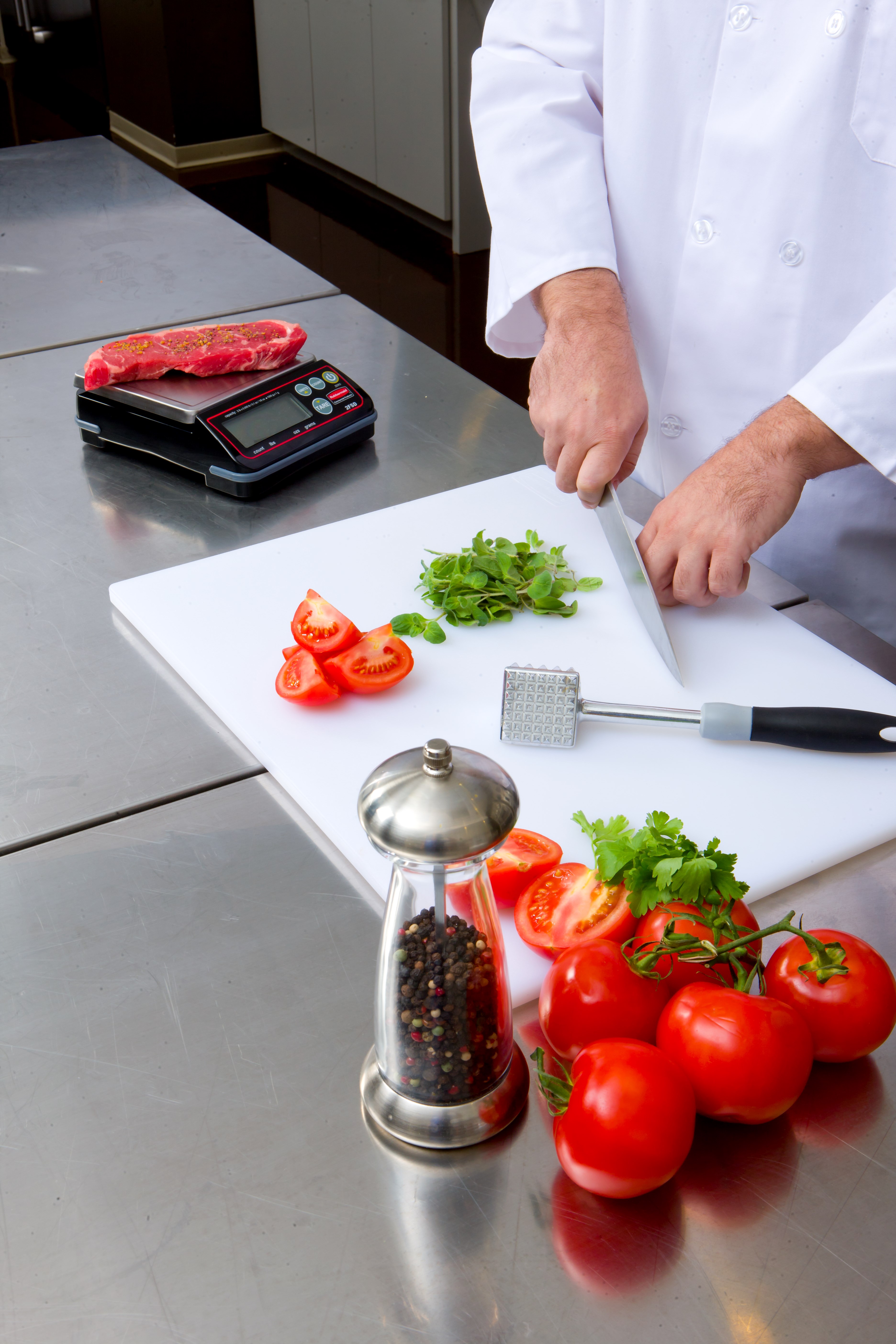 Our High Performance scales feature industry-leading durability, offering innovative design that promotest food safety and efficiency in your kitchen.