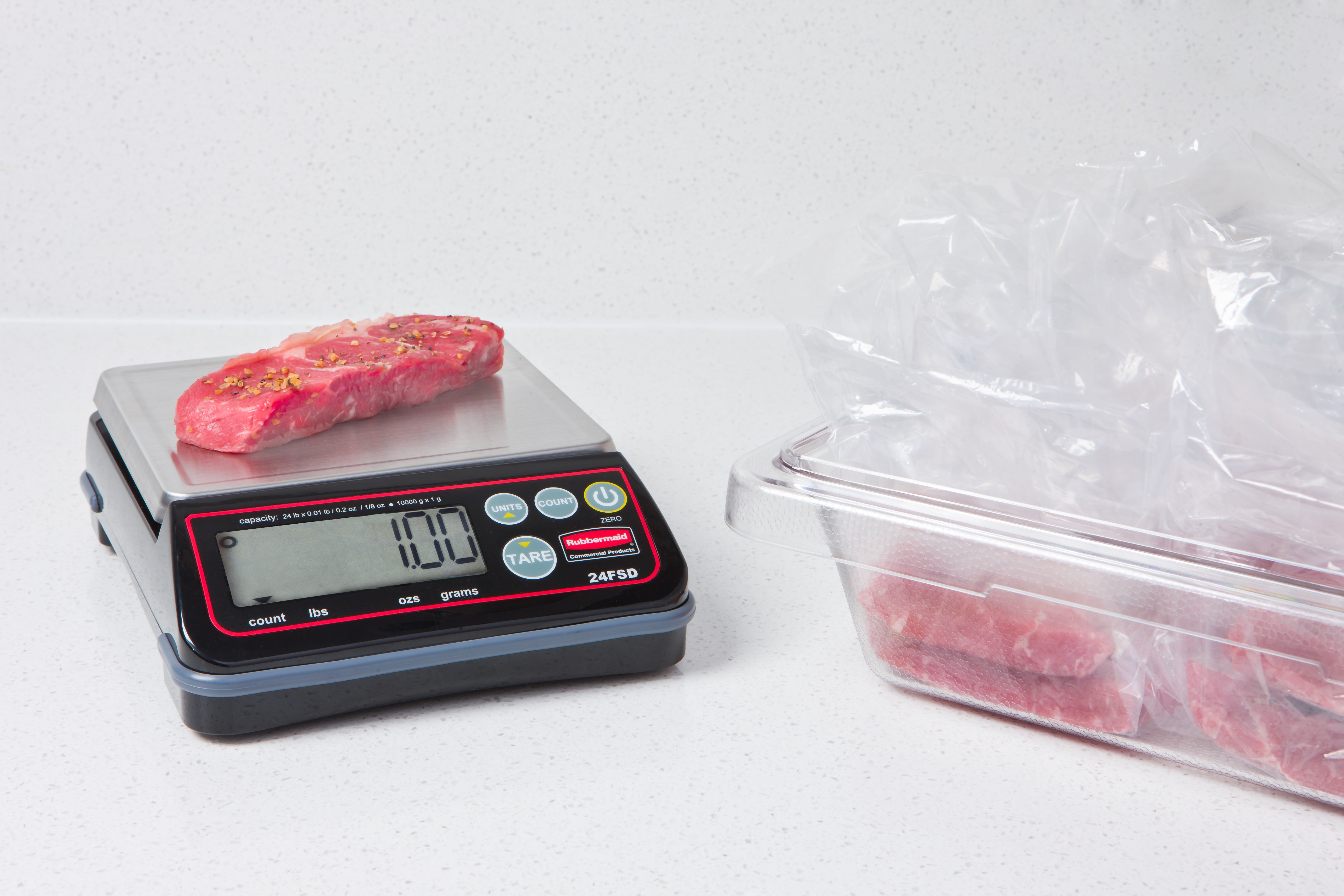 我們的高效能秤具有業界領先的耐用性，提供創新的設計，可提升廚房的食品安全和效率。