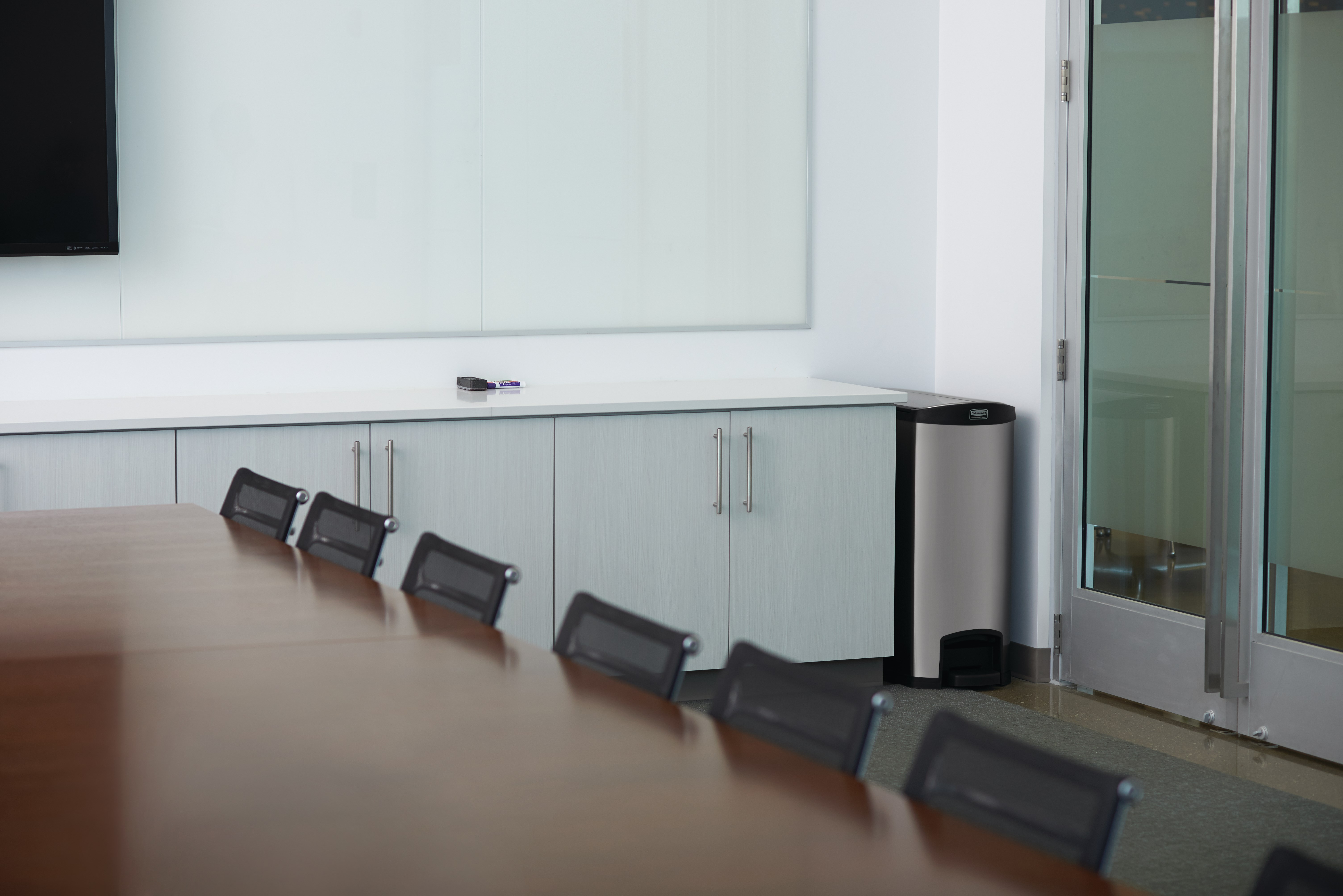 The Rubbermaid Commercial Impressions™ Step-On Container features a slim profile and small footprint to fit in tightest spaces. Impressions™ Step-On containers are constructed with premium-quality materials and meet the needs of any environment with efficiency, safety, and durability.