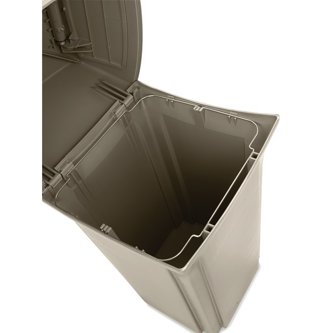 The Ranger® Container features Rubbermaid’s famous durability, modern styling, and easy-to-service design.