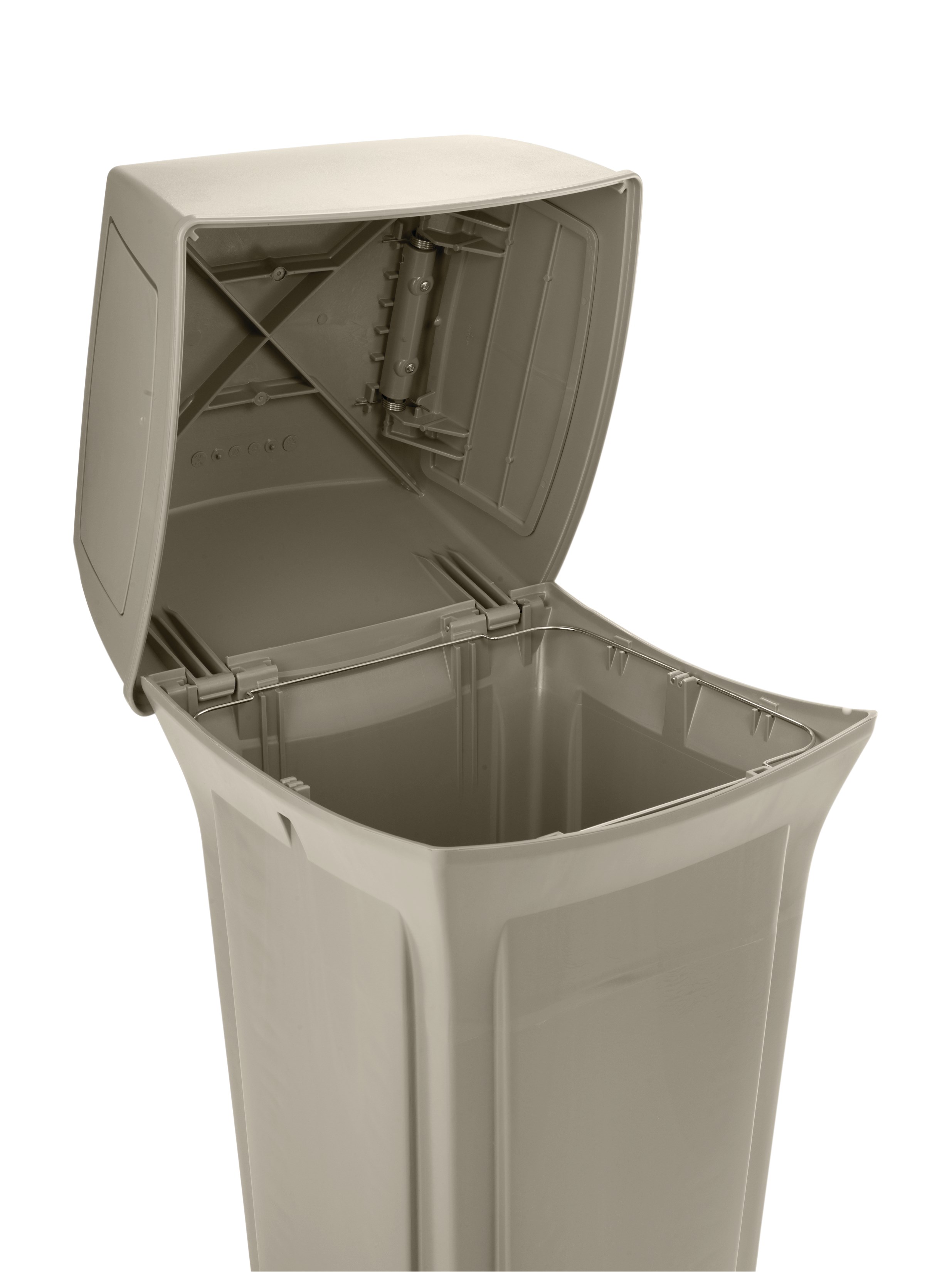 The Ranger® Container features Rubbermaid’s famous durability, modern styling, and easy-to-service design.