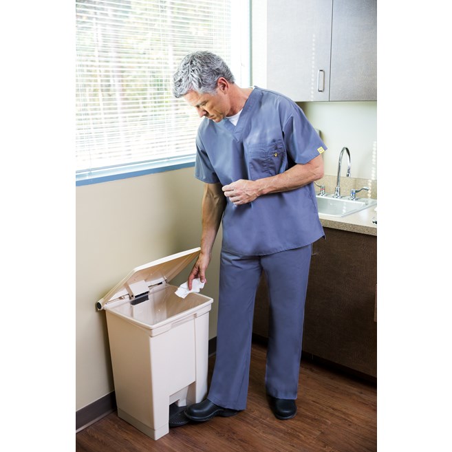 The Rubbermaid Commercial Legacy Step-On Container provides sanitary waste management. The step-on foot pedal reduces contamination and improves working conditions.