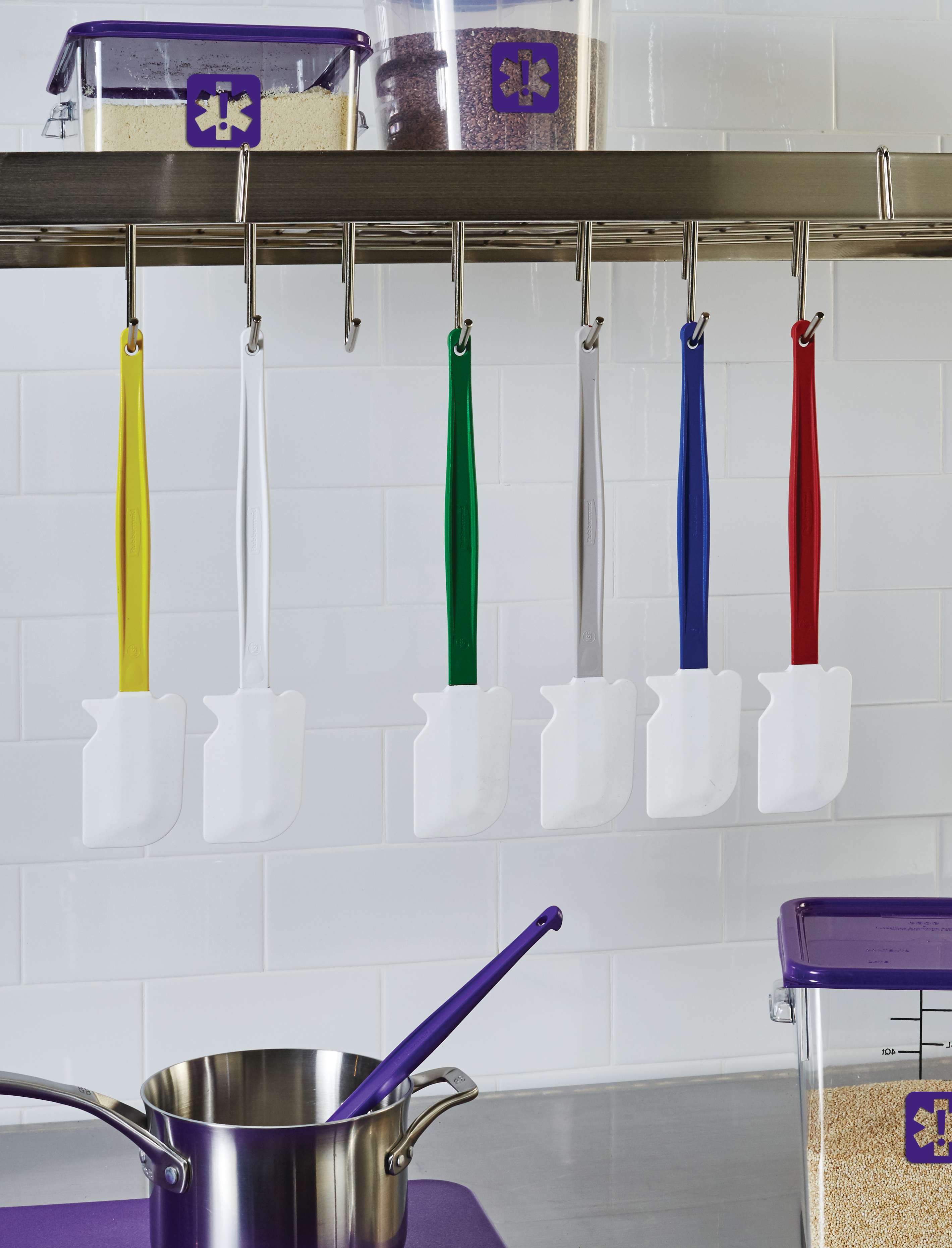 The Rubbermaid Commercial seven Colours of storage and prep tools help to reduce cross-contamination in your kitchen