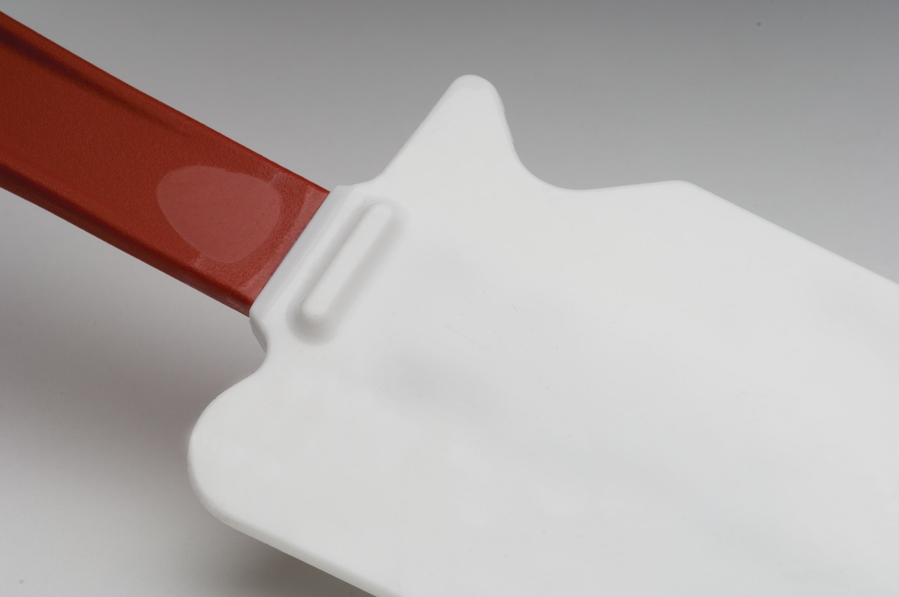 Rubbermaid Commercial high-heat scraper is for use in the kitchen. Blade is stain resistant and will not scratch cookware.