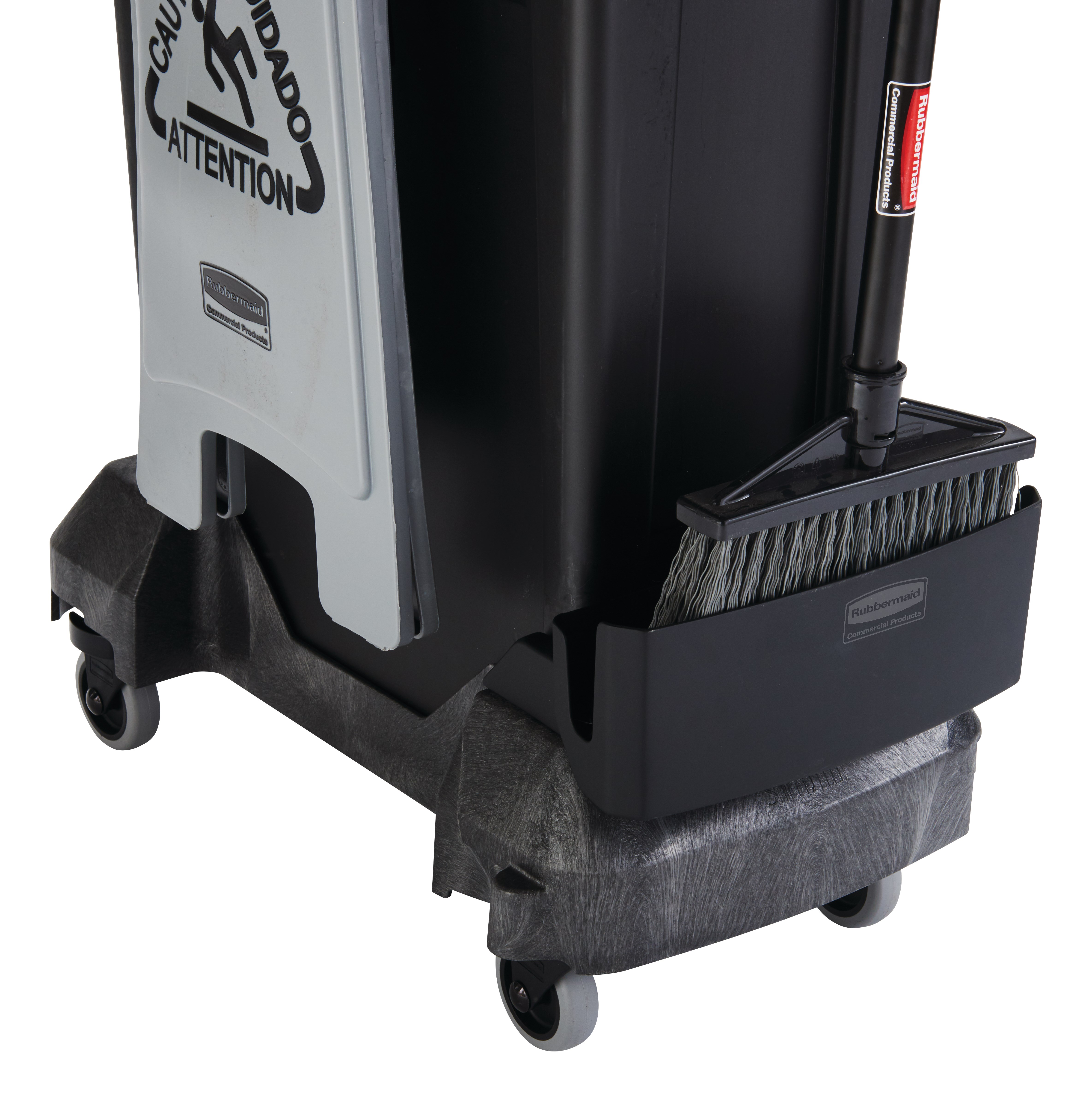 Xe đẩy vệ sinh Rubbermaid Commercial Single-Stream Slim Jim® là giải pháp nhỏ gọn và chuyên dụng cho mục đích vệ sinh và thu gom rác thải tất cả trong một. Xe đẩy vệ sinh giúp lưu trữ và vận chuyển các dụng cụ vệ sinh thông thường, nước rửa tay và khăn lau khử trùng. Nó hợp nhất tất cả các vật dụng bạn cần trong một giải pháp để giảm số lần đi lại và cải thiện năng suất vệ sinh.