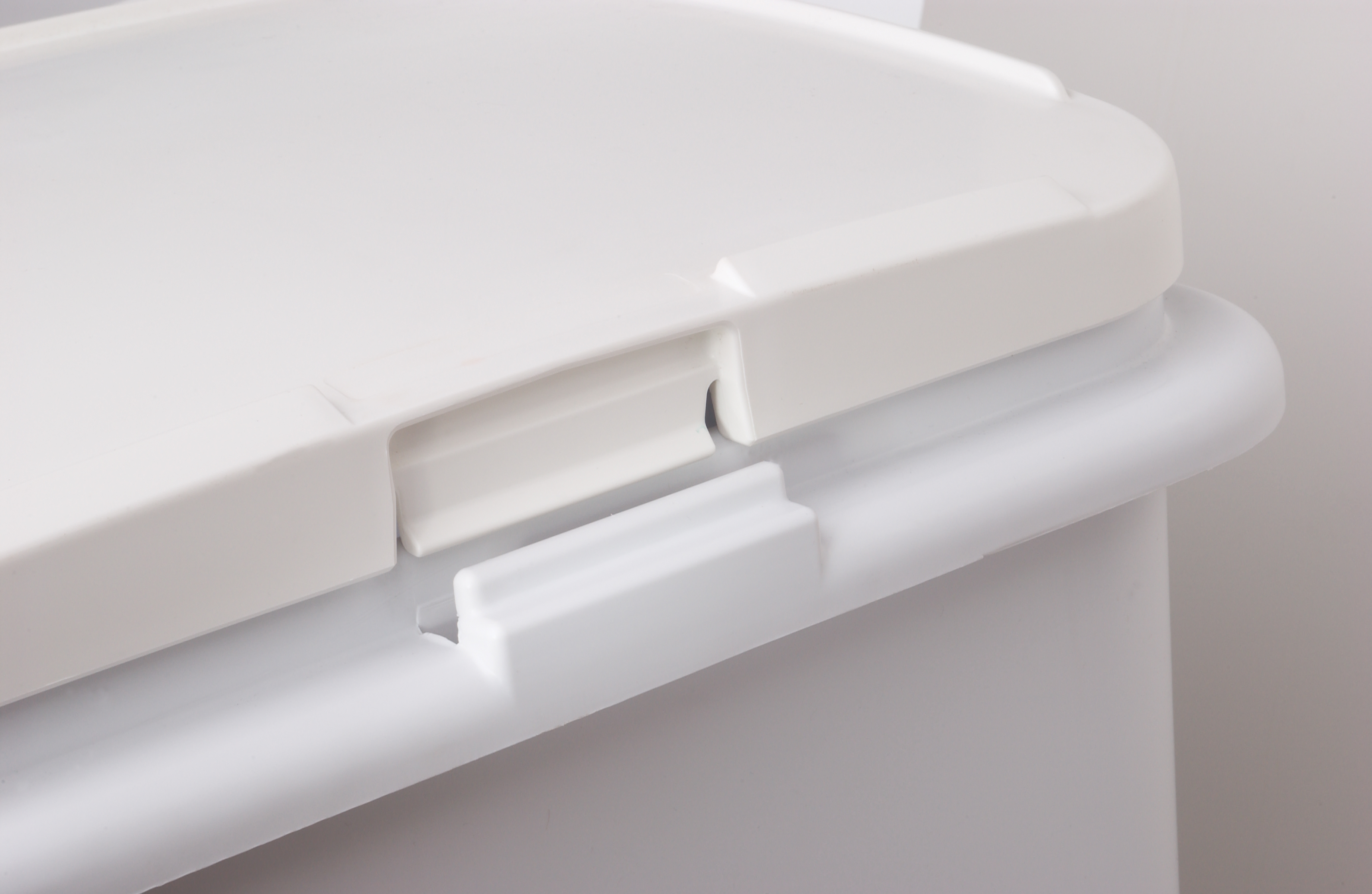 Lid for mobile ingredient bin with patent-pending one handed access and integrated measuring tool