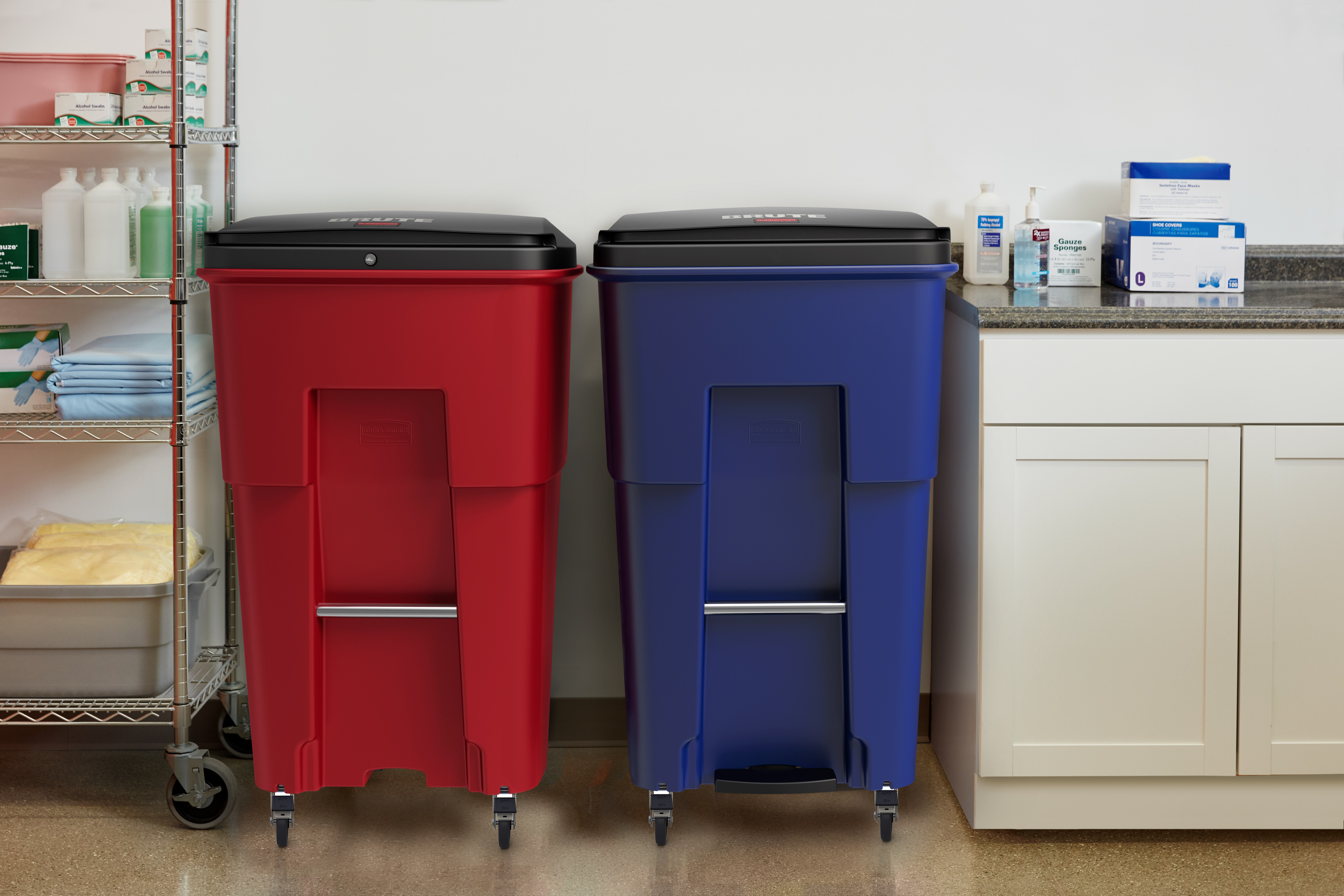 The Rubbermaid Commercial Step-On Rollouts with Casters facilitate hands-free waste disposal with the added benefit of superior mobility. Front swivel casters distribute weight evenly for enhanced maneuverability.
