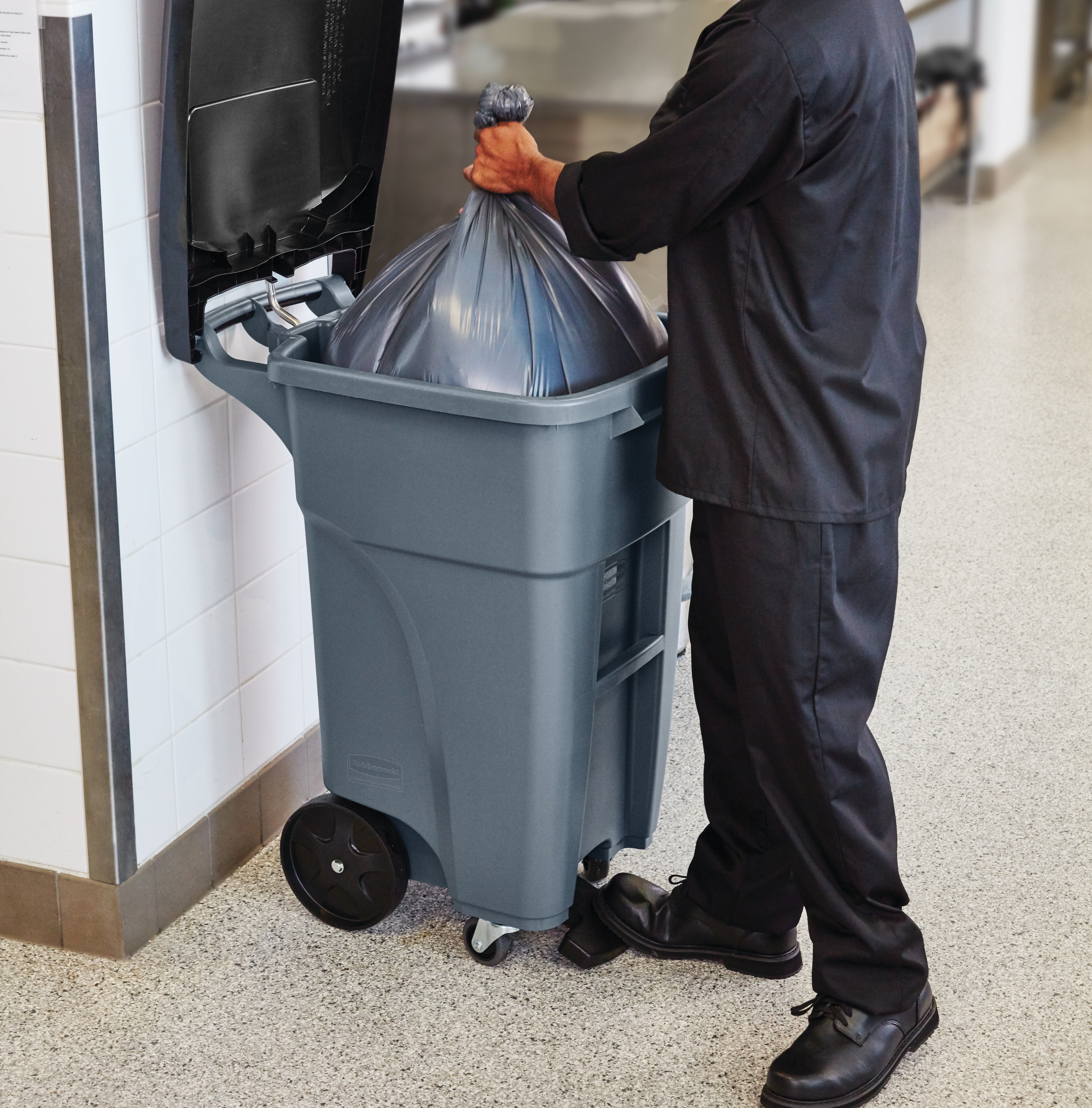 The Rubbermaid Commercial Step-On Rollouts with Casters facilitate hands-free waste disposal with the added benefit of superior mobility. Front swivel casters distribute weight evenly for enhanced maneuverability.