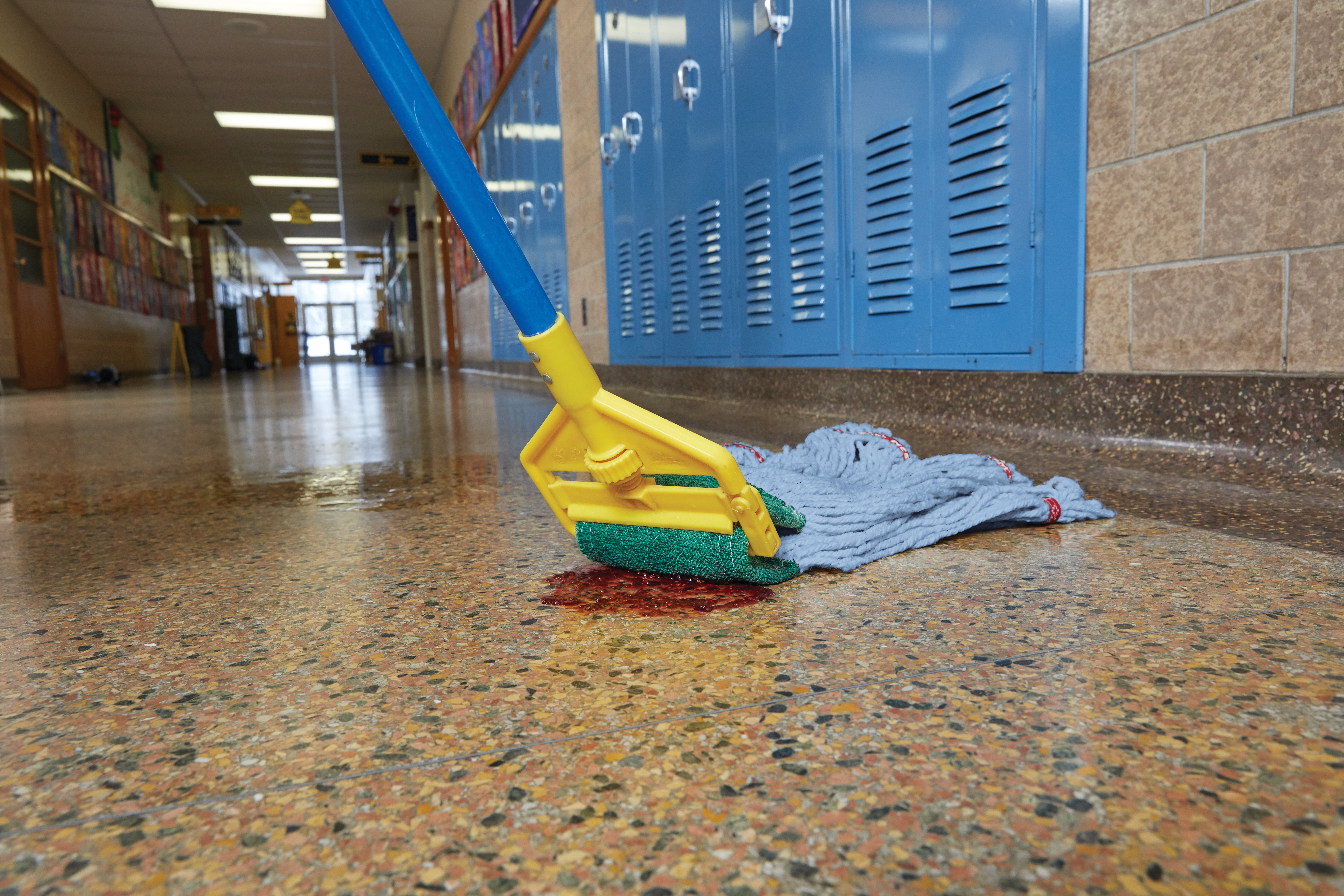 Invader® Side-Gate Mop Handle makes removing and replacing mop heads easy and efficient. Thumbwheel clamps the mop firmly in place; should be used with 1"  headband mops only.