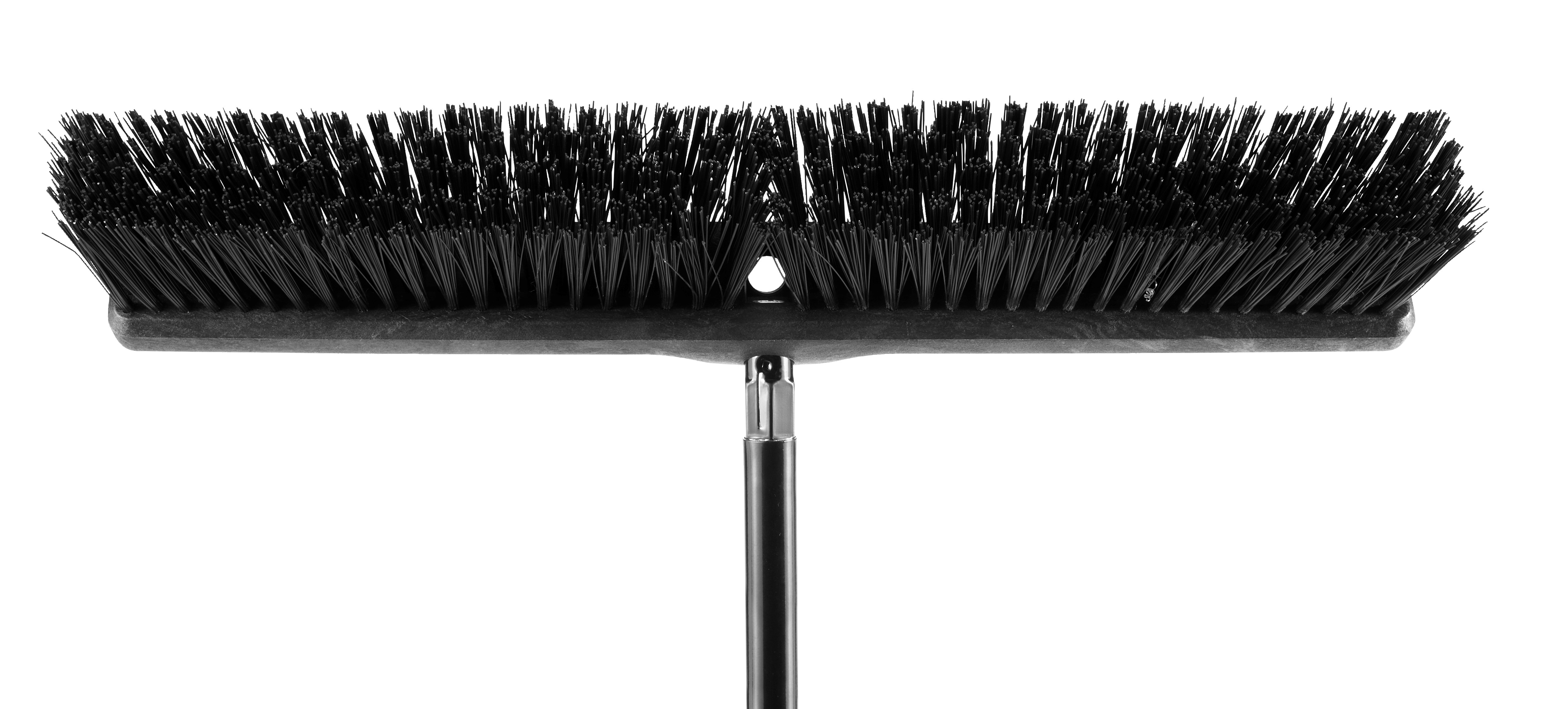 헤비 듀티 스위프 푸시 빗자루 1861212 Executive 24"는 가장 미세한 이물질을 집어 올리도록 설계되었습니다.