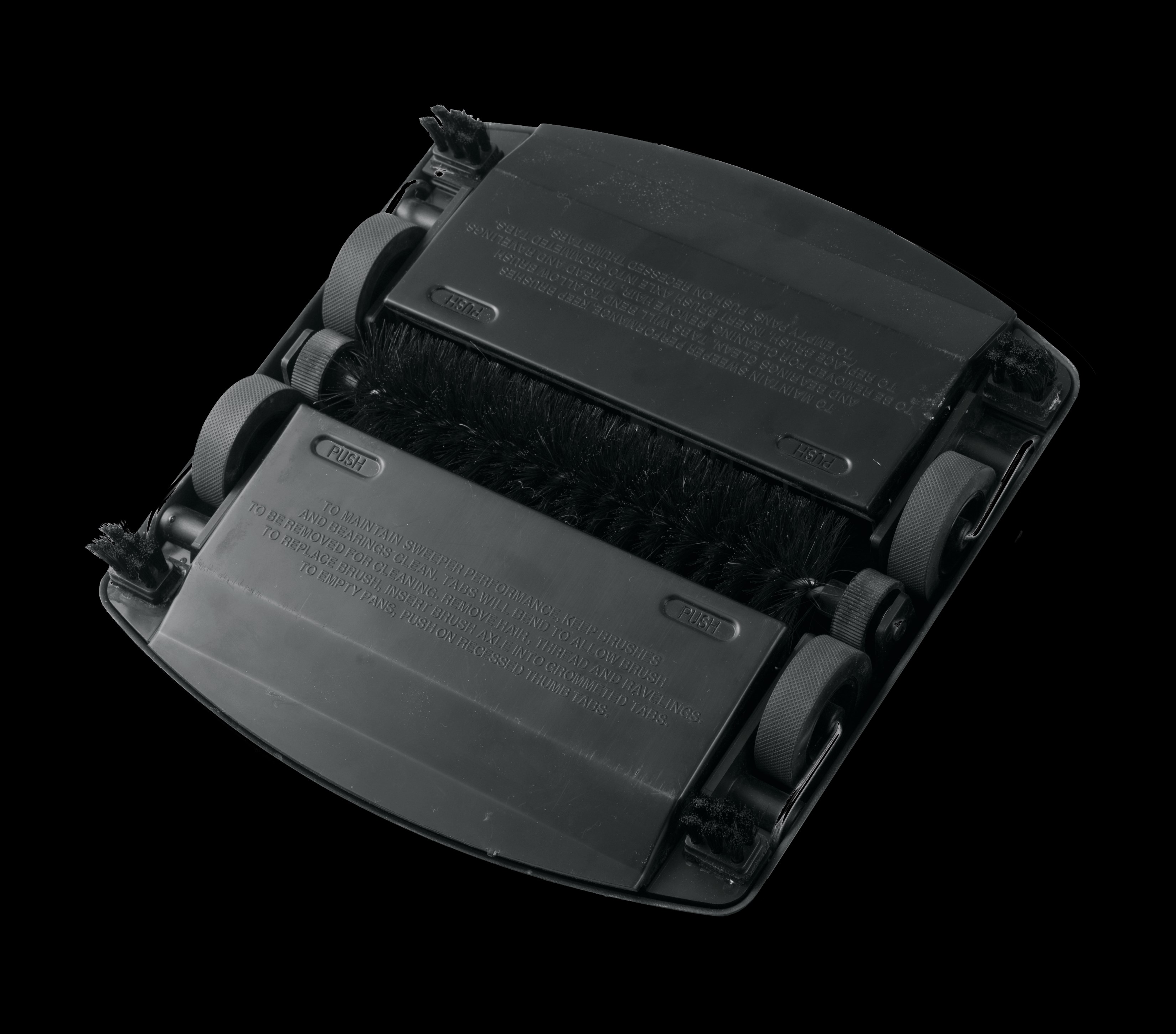 Compact size to collect dust, dirt, and debris in tight spaces.