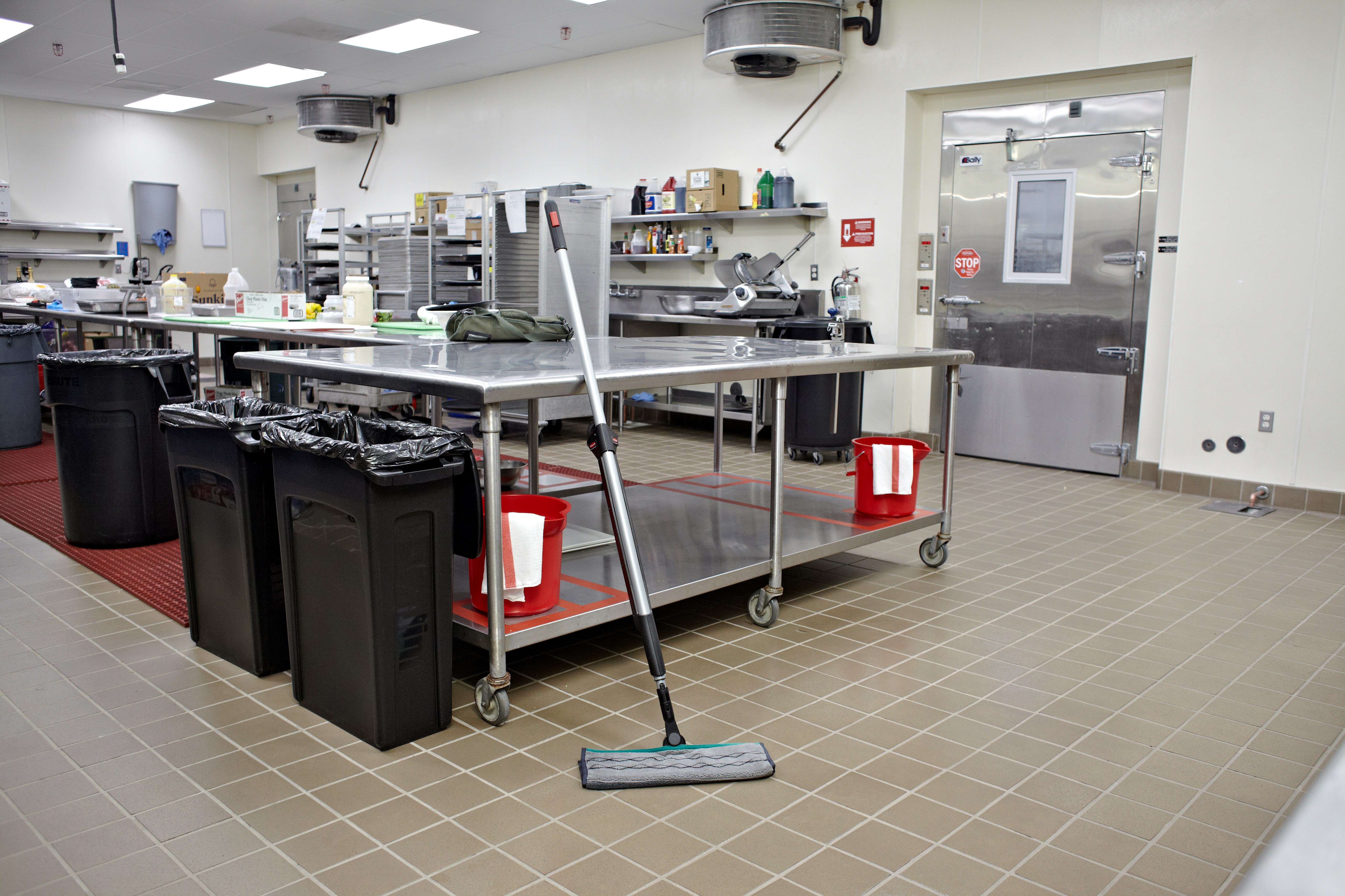 HYGEN™ PULSE™ Microfiber Mop Kit cleans more square feet in less time. Industry-best microfiber, onboard reservoir, and use-controlled release of solution mean cleaner floors faster, easier, and more effectively.