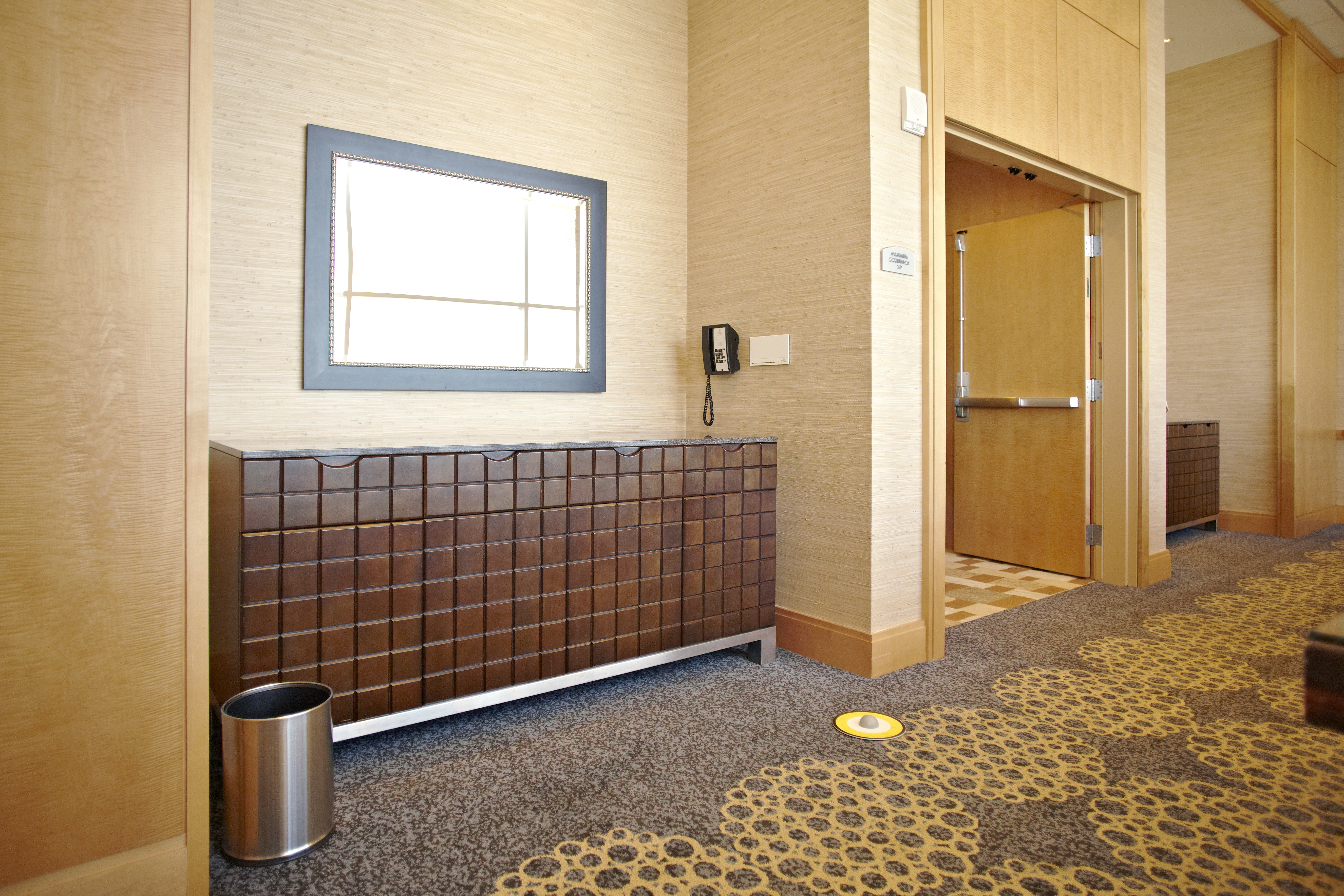 Das preisgekrönte Design verbirgt den Eimereinsatz und sorgt für eine gepflegtes Erscheinungsbild