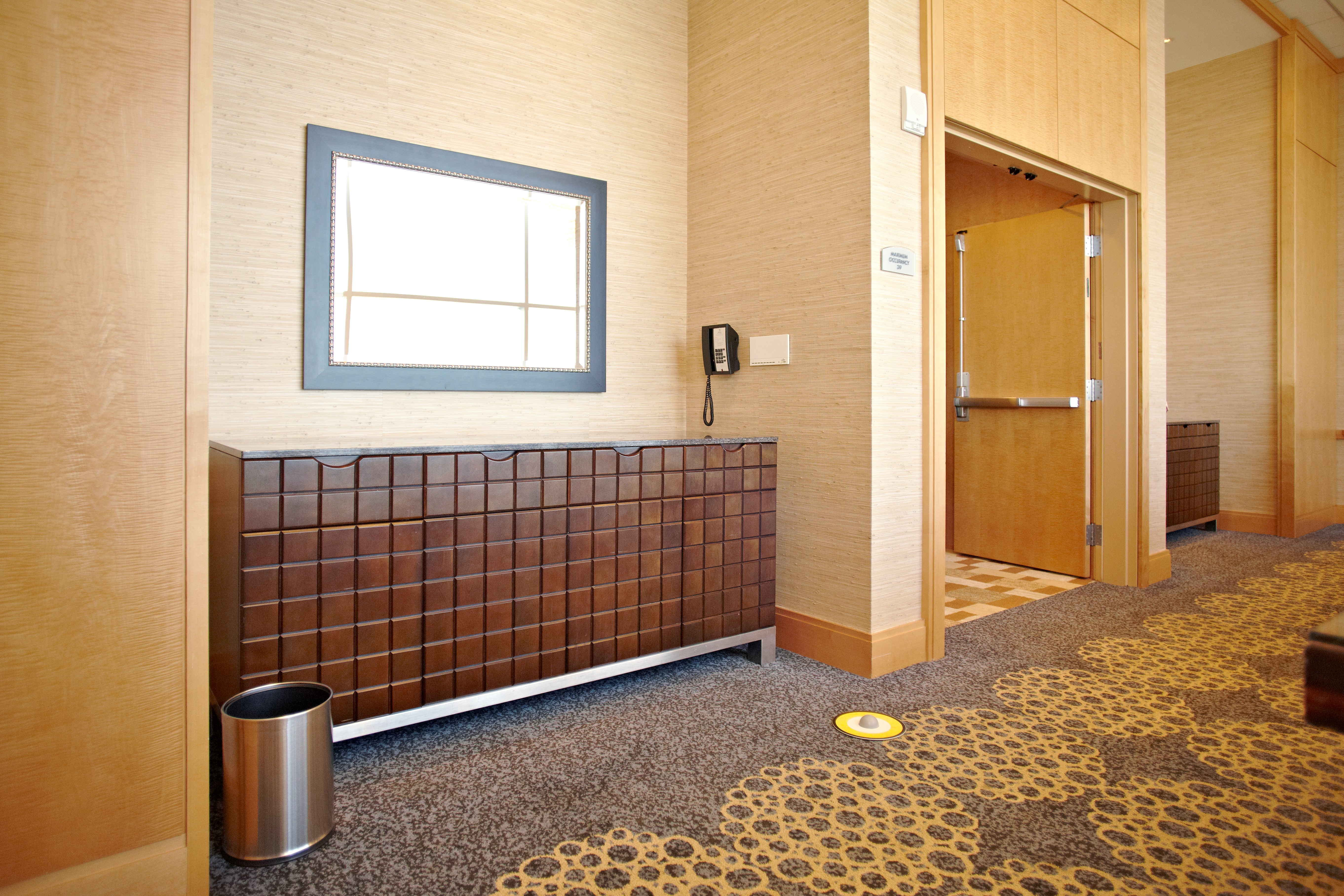 Award-winning design conceals can liner for a neat appearance