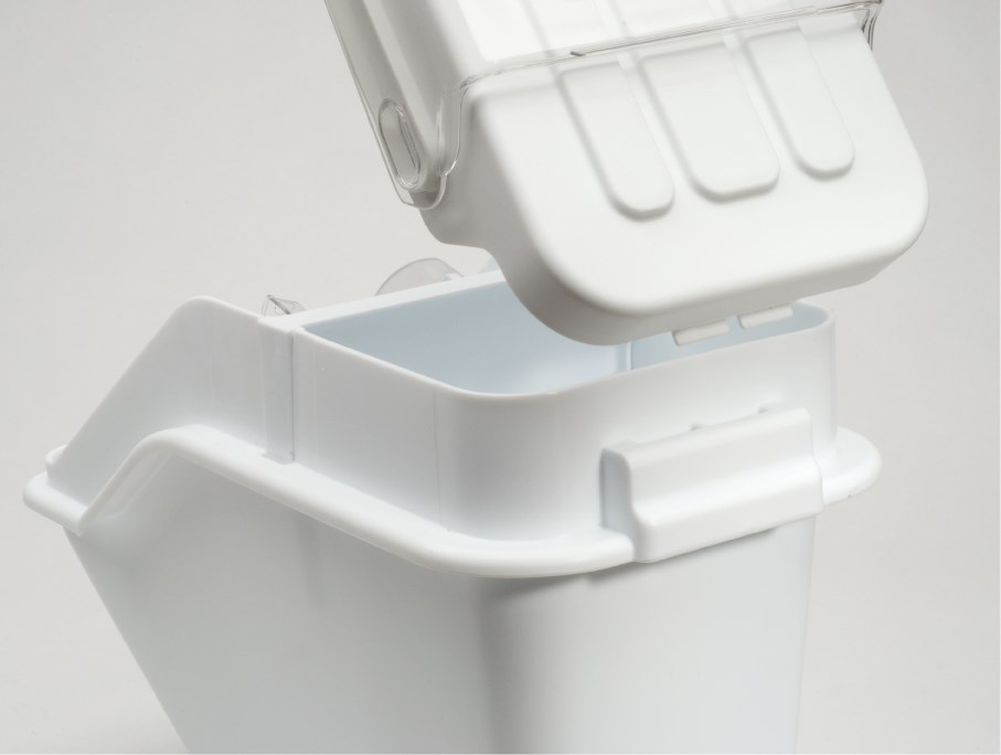 The Rubbermaid Commercial Shelf Ingredient Bin with Scoop offers quick one-handed access while stacked and an integrated measuring tool that increases preparation efficiency, space optimization, and promotes food safety compliance.