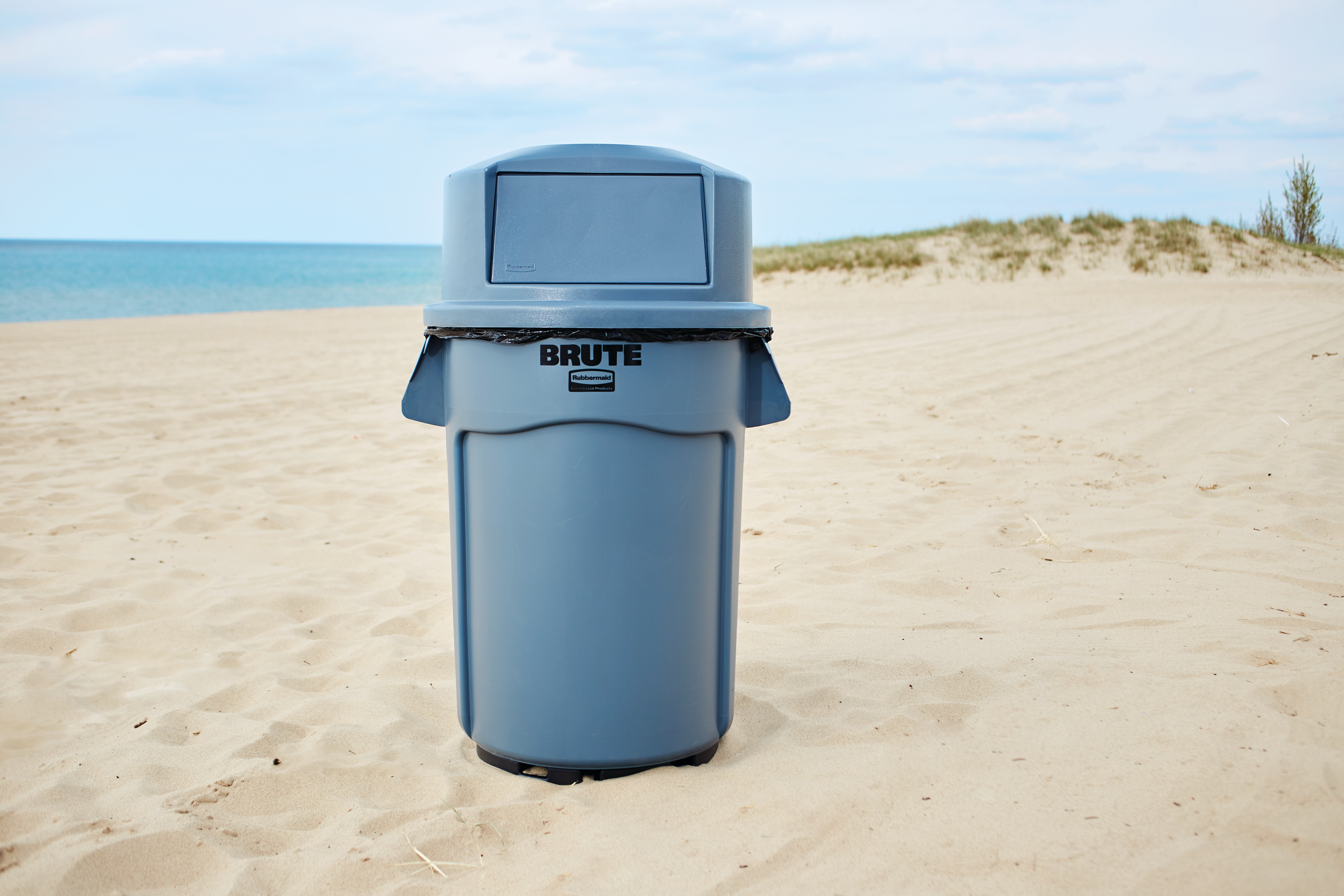 The BRUTE® Anchor secures BRUTE containers to dirt, sand, and grass surfaces for a lifetime of use. The structural foam base fits any 20, 32, 44, and 55-gallon BRUTE container and is guaranteed to never fade, rust, chip, dent or peel.