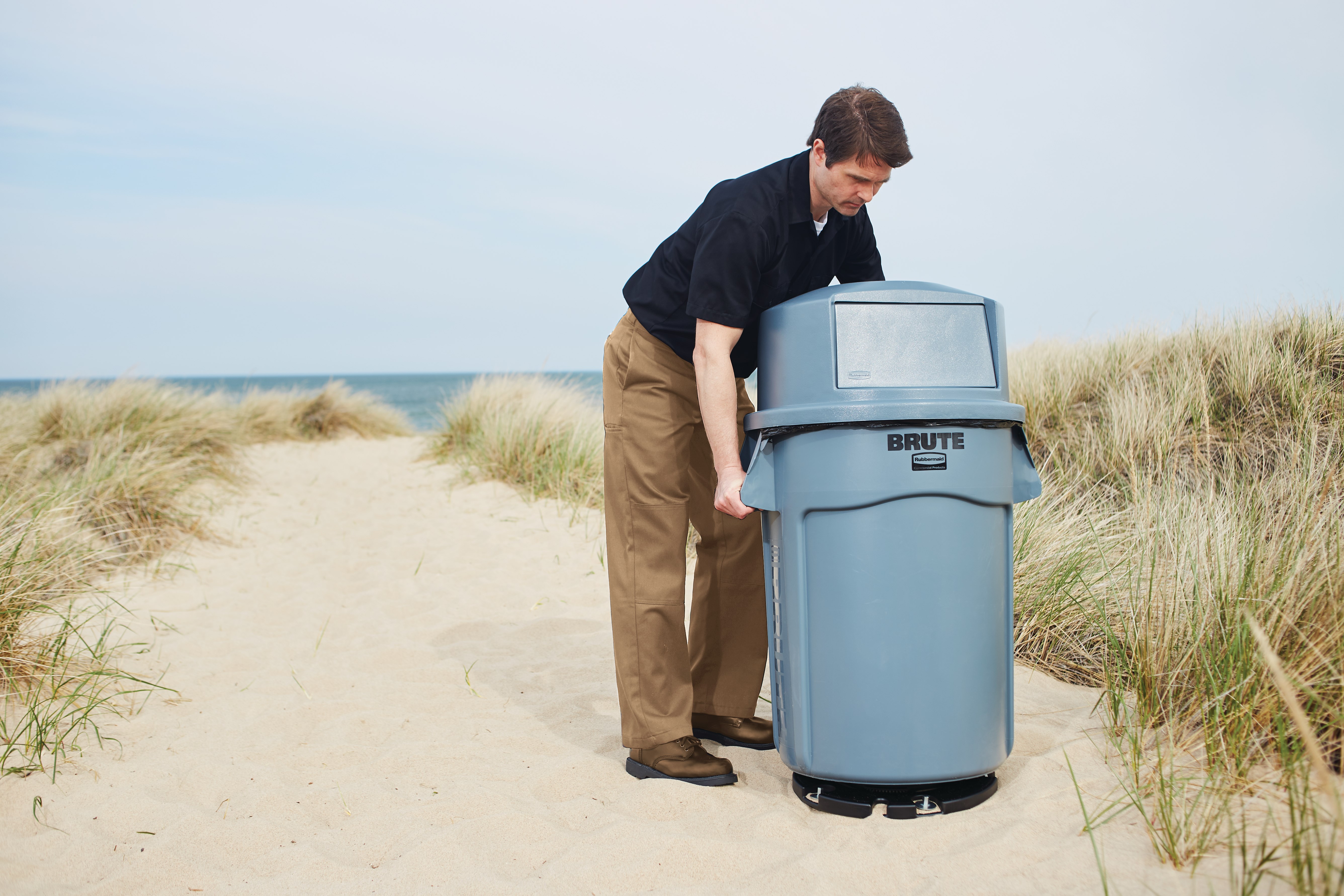 The BRUTE® Anchor secures BRUTE containers to dirt, sand, and grass surfaces for a lifetime of use. The structural foam base fits any 20, 32, 44, and 55-gallon BRUTE container and is guaranteed to never fade, rust, chip, dent or peel.