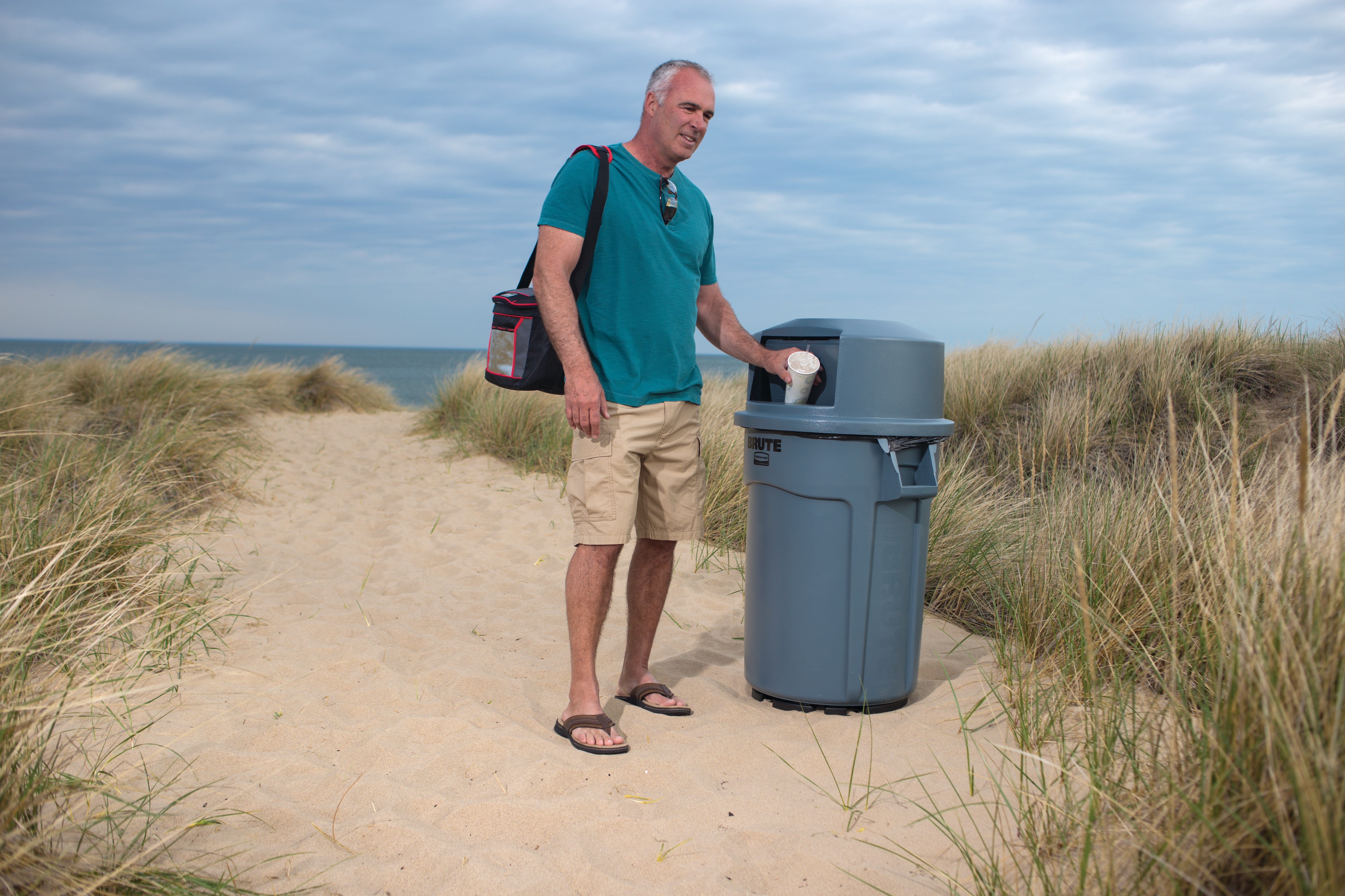 The BRUTE® Anchor secures BRUTE containers to dirt, sand, and grass surfaces for a lifetime of use. The structural foam base fits any 20, 32, 44, and 55-gallon BRUTE container and is guaranteed to never fade, rust, chip, dent or peel.