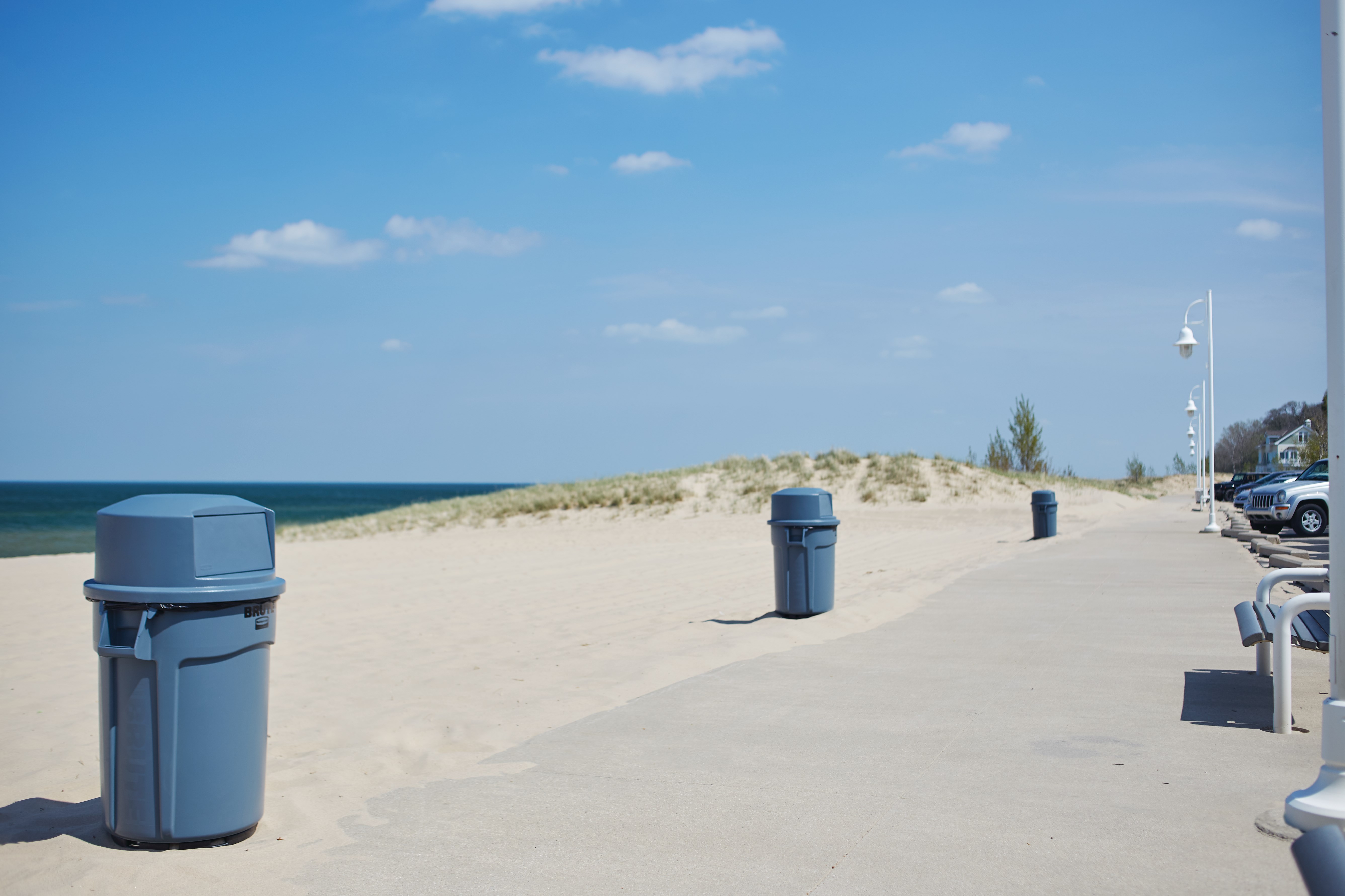 The BRUTE® Anchor secures BRUTE containers to dirt, sand, and grass surfaces for a lifetime of use. The structural foam base fits any 20, 32, 44, and 55-gallon BRUTE container and is guaranteed to never fade, rust, chip, dent or peel.