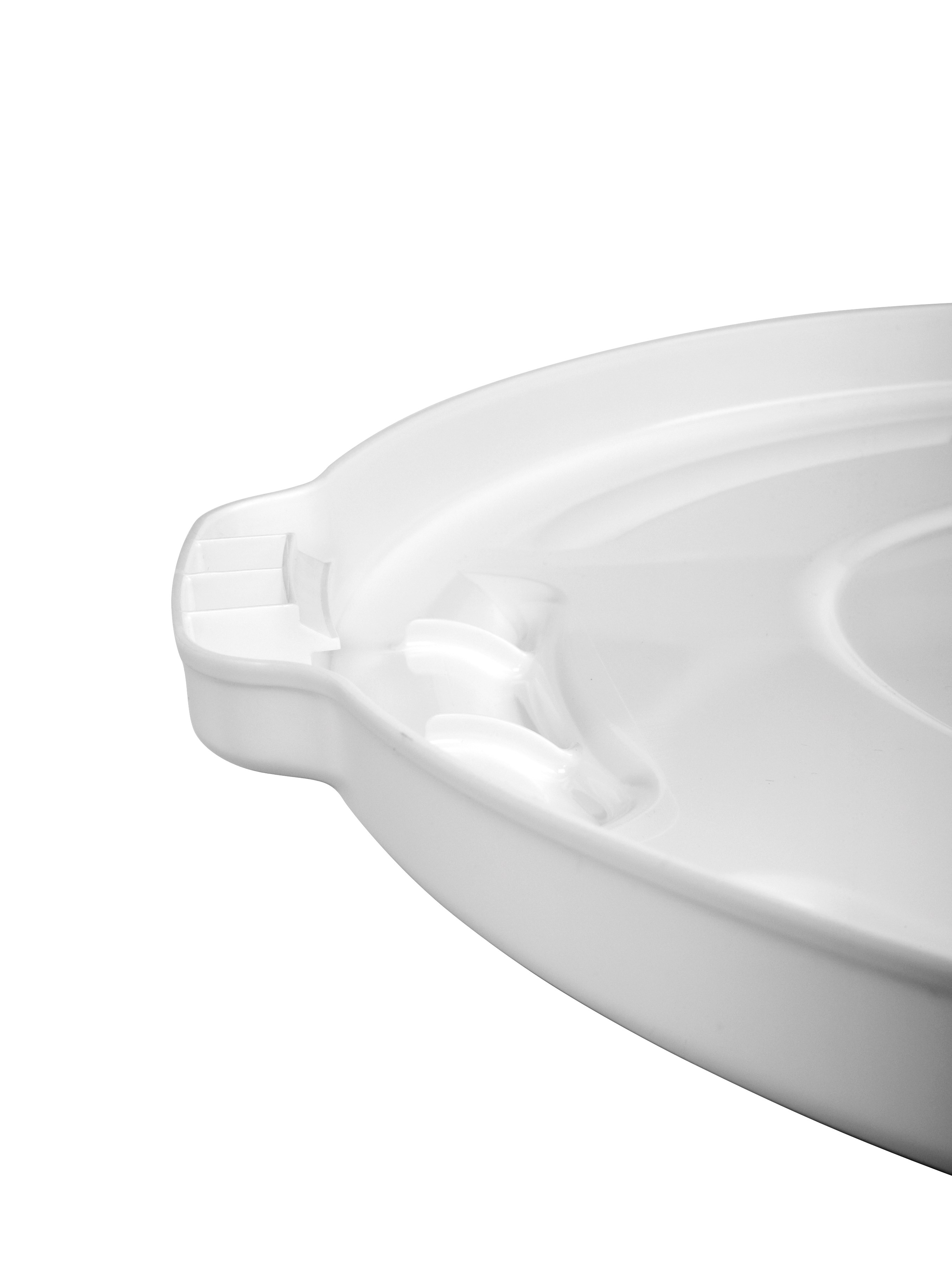 The Rubbermaid Commercial BRUTE® Self-Draining Lids feature self-draining channels that prevent water from pooling.