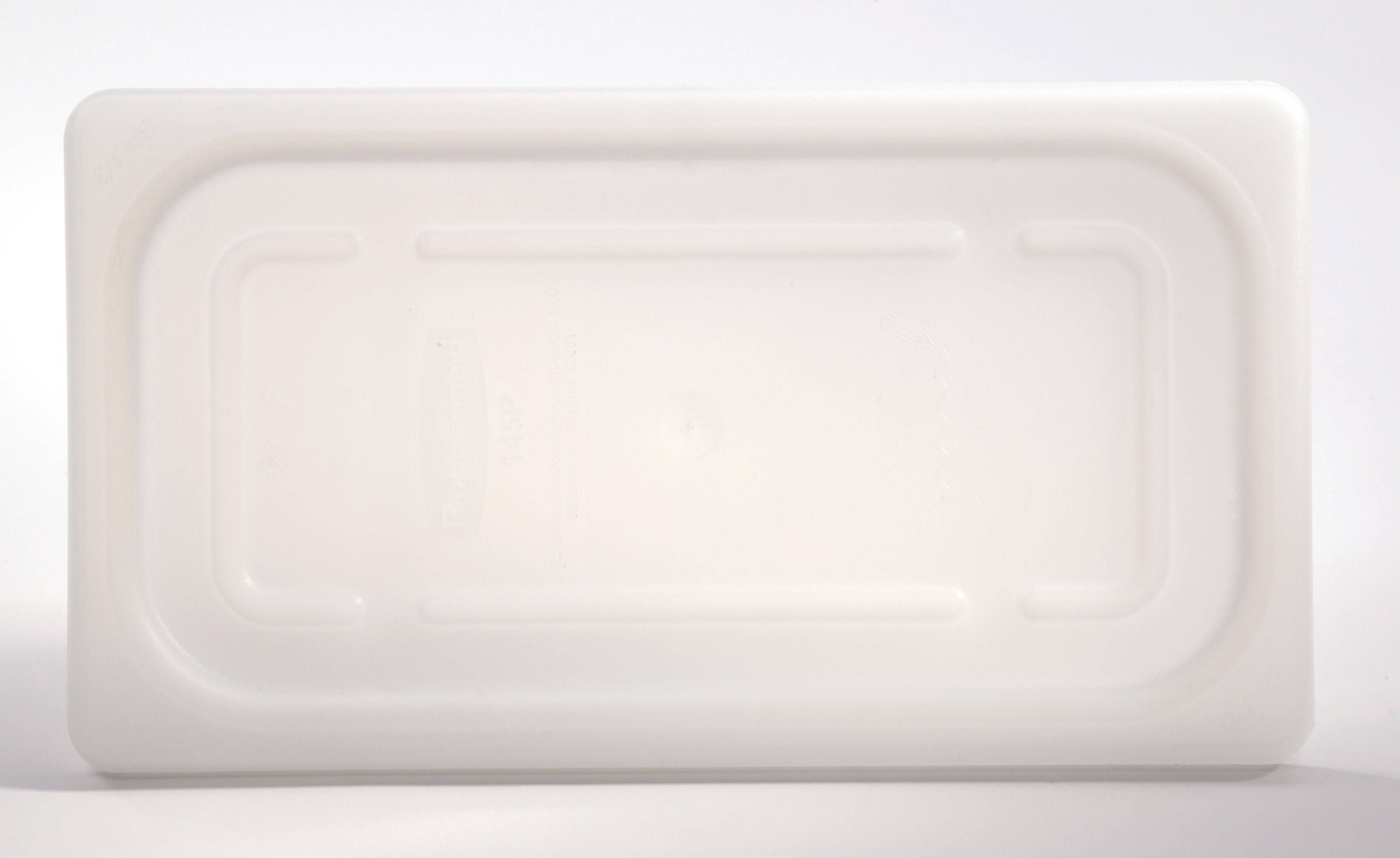 Soft sealing lids for insert pans help reduce airflow, maintaining food quality