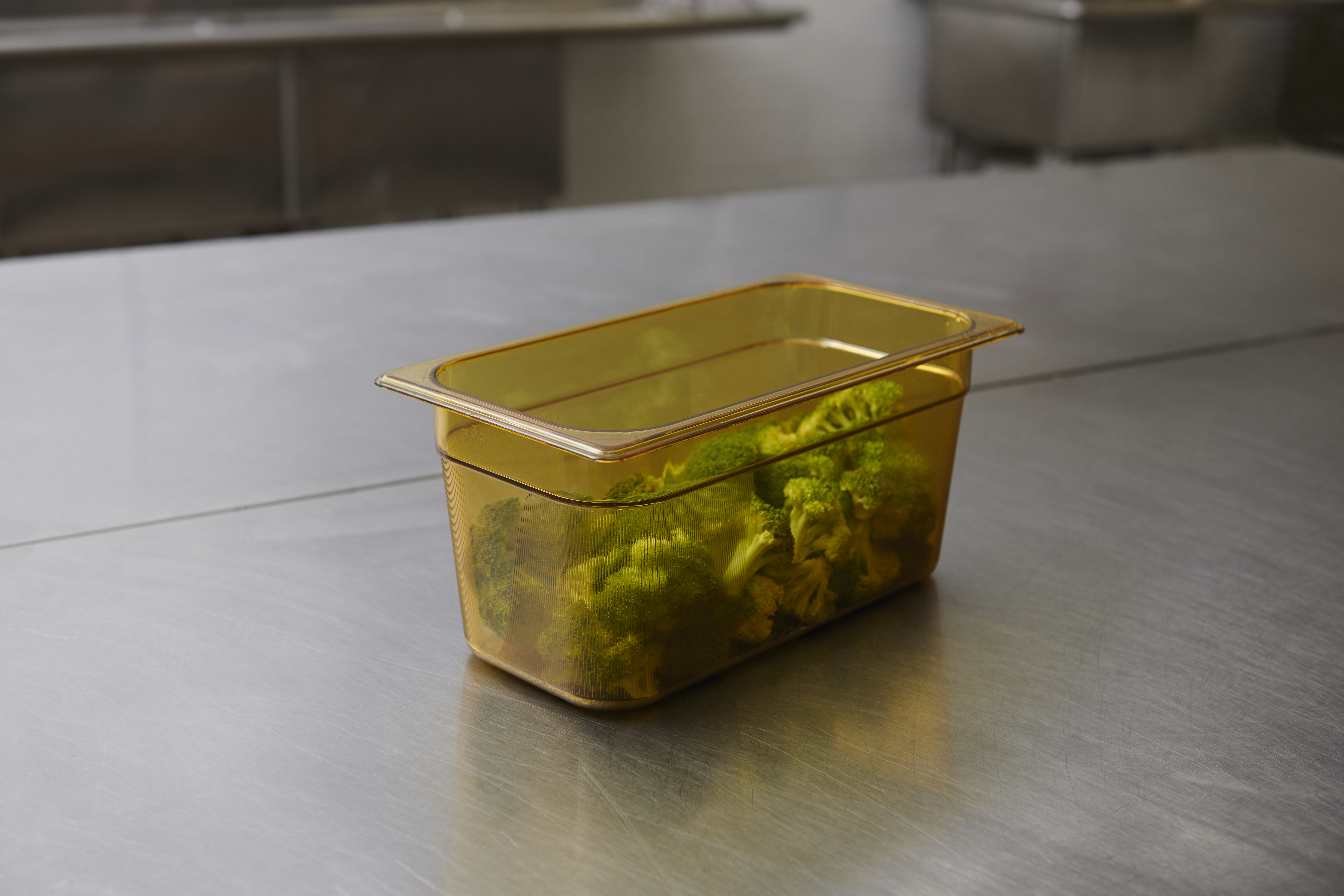 Bandejas para alimentos calientes de uso intensivo en los tamaños estándar Gastronorm de la industria.  Apto para mesa de vapor y microondas