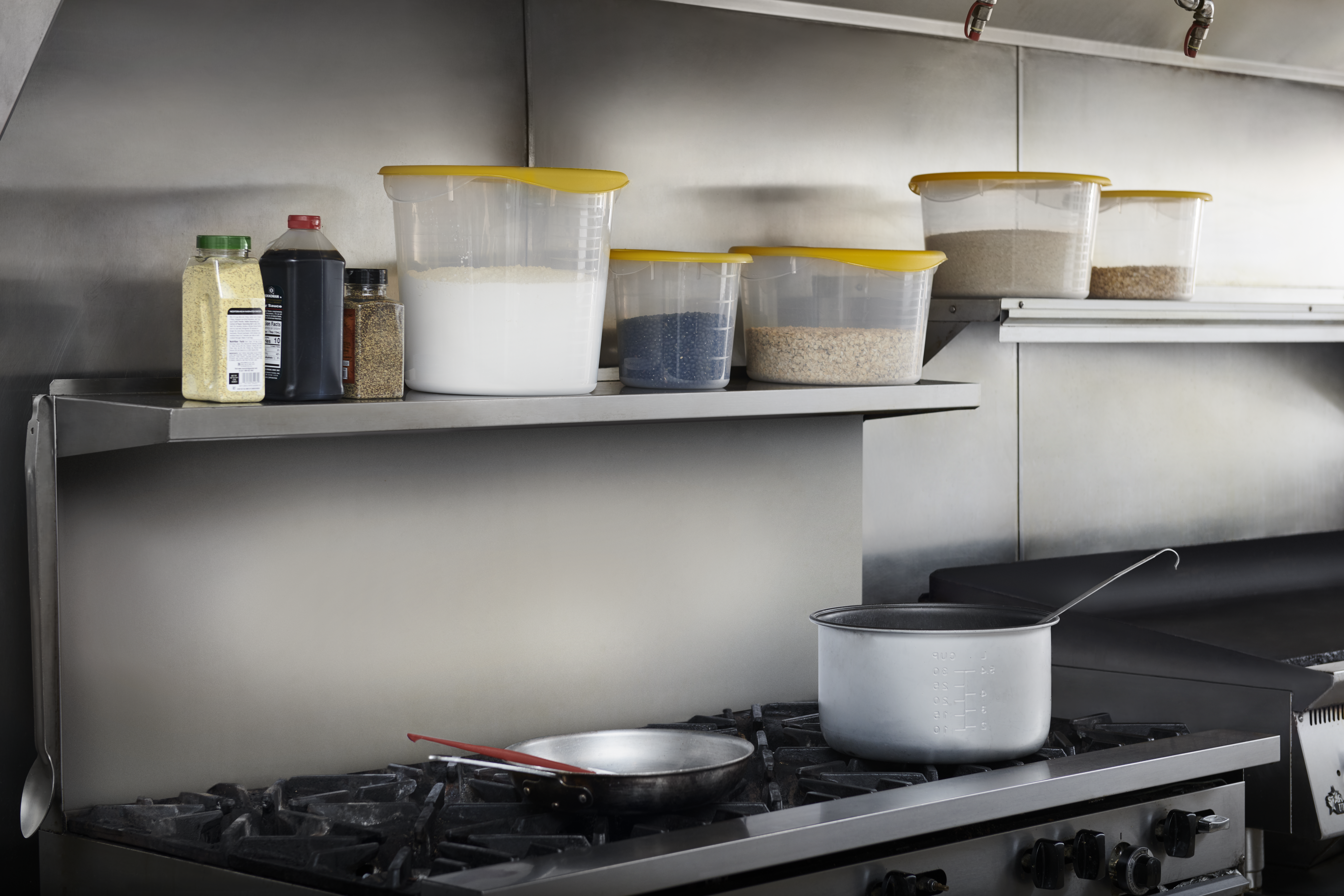 The Rubbermaid Commercial seven Colours of storage and prep tools help to reduce cross-contamination in your kitchen
