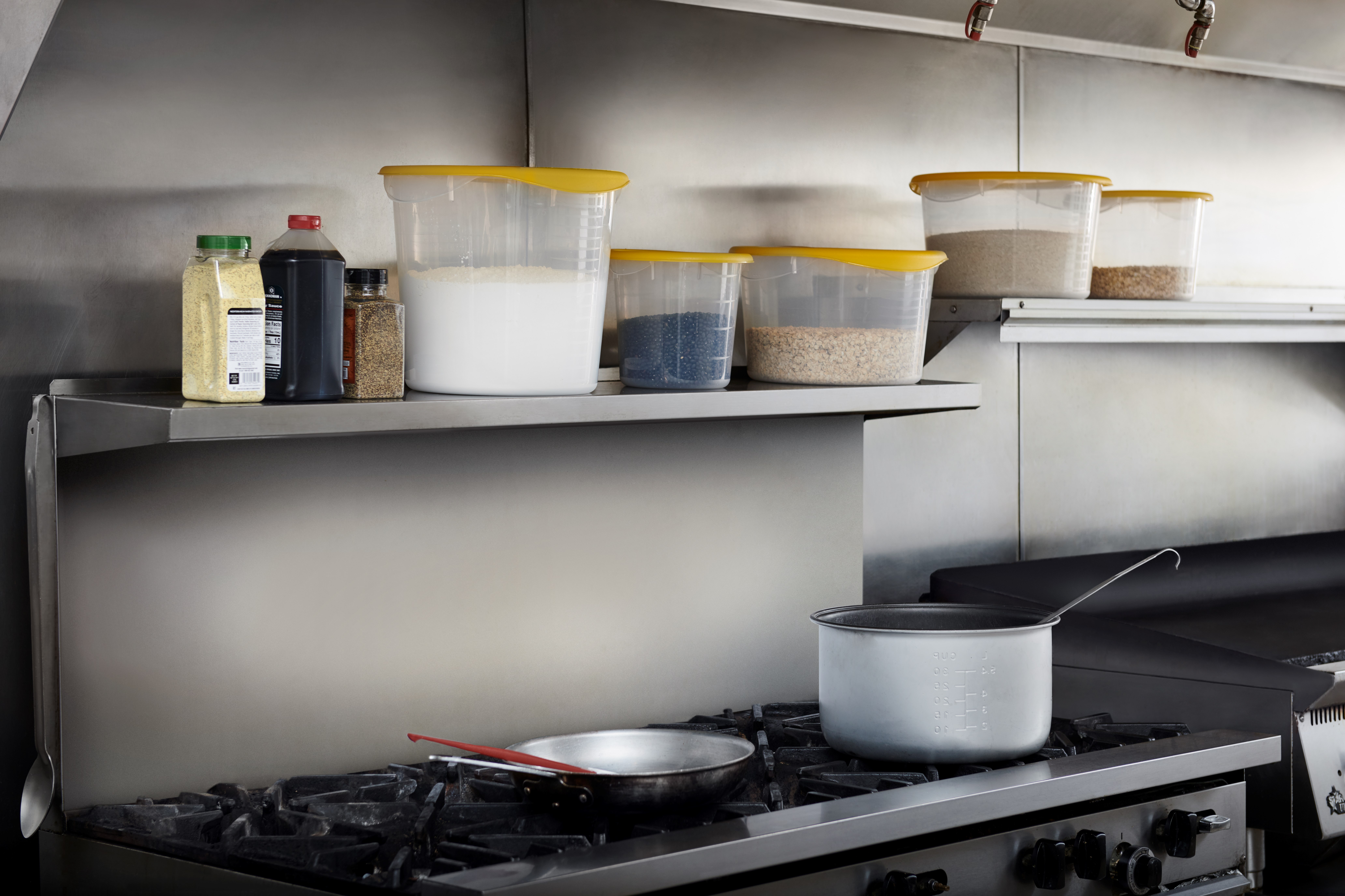 The 12 QT Round Lid should be paired with the Rubbermaid Commercial Products Round Storage Containers (12 QT, 18 QT or 22 QT). These food service storage and prep tools help to reduce cross-contamination in your kitchen.