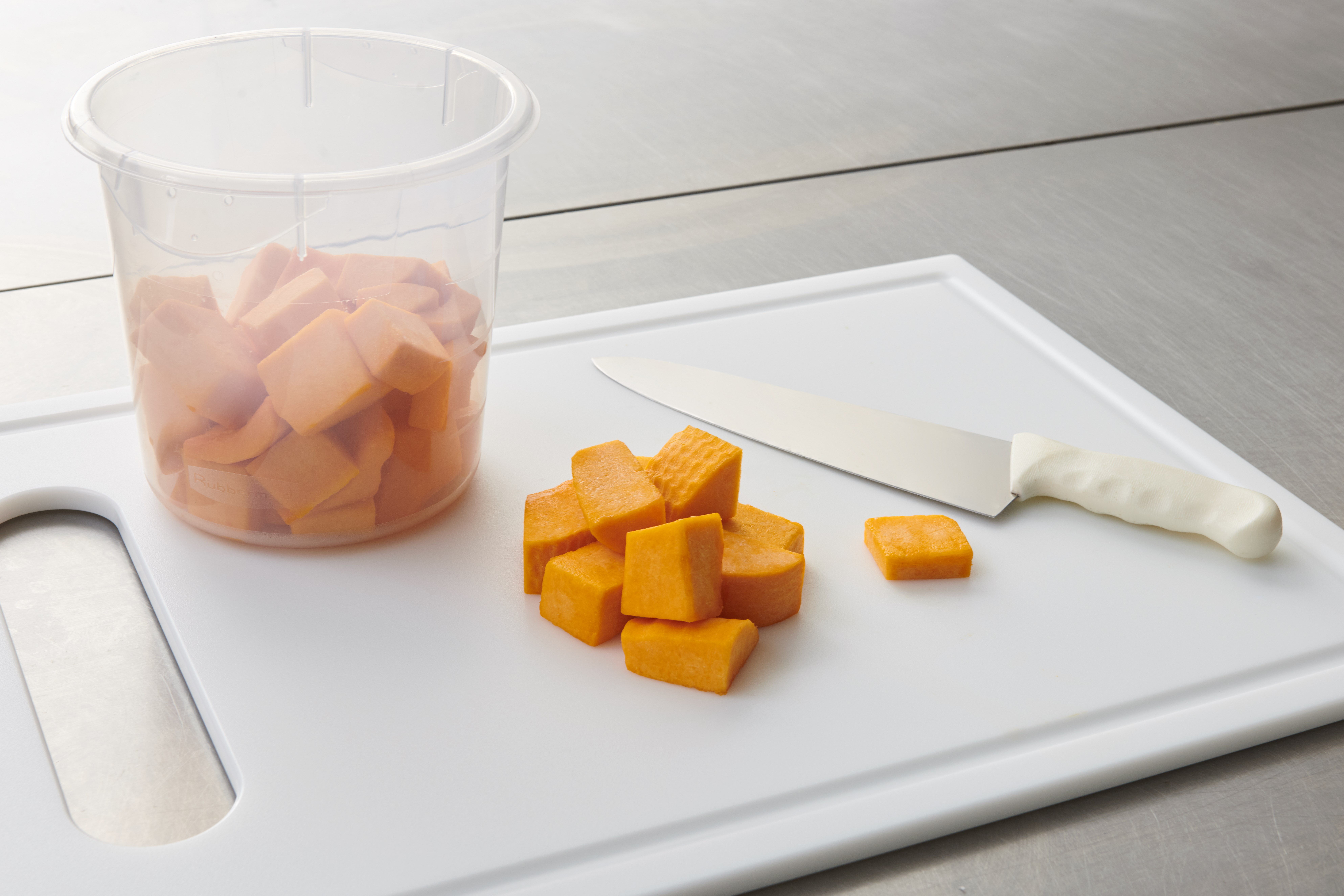 The Rubbermaid Commercial seven colors of storage and prep tools help to reduce cross-contamination in your kitchen