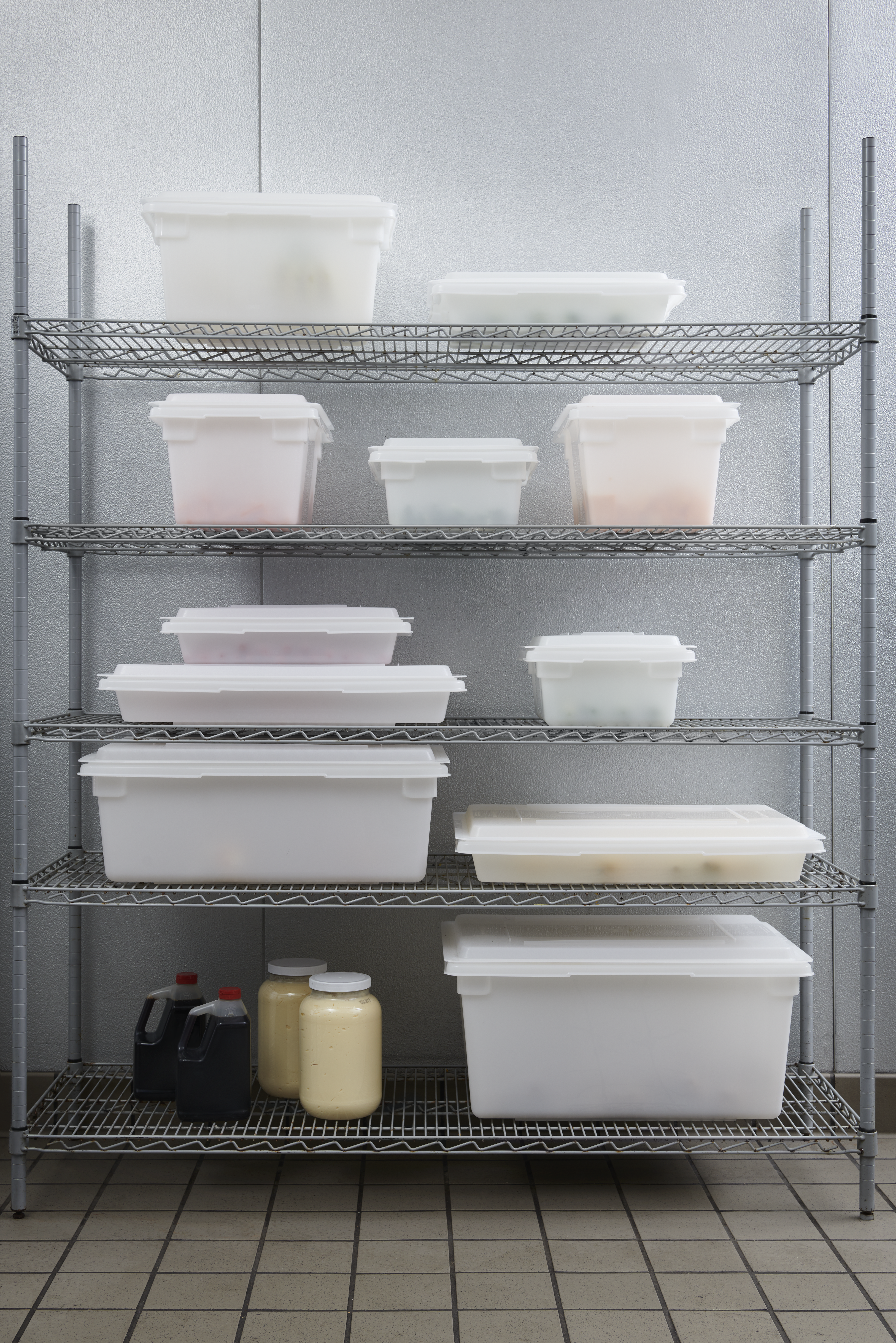 Il coperchio per la conservazione degli alimenti Rubbermaid Commercial riduce i costi legati agli sprechi di cibo.