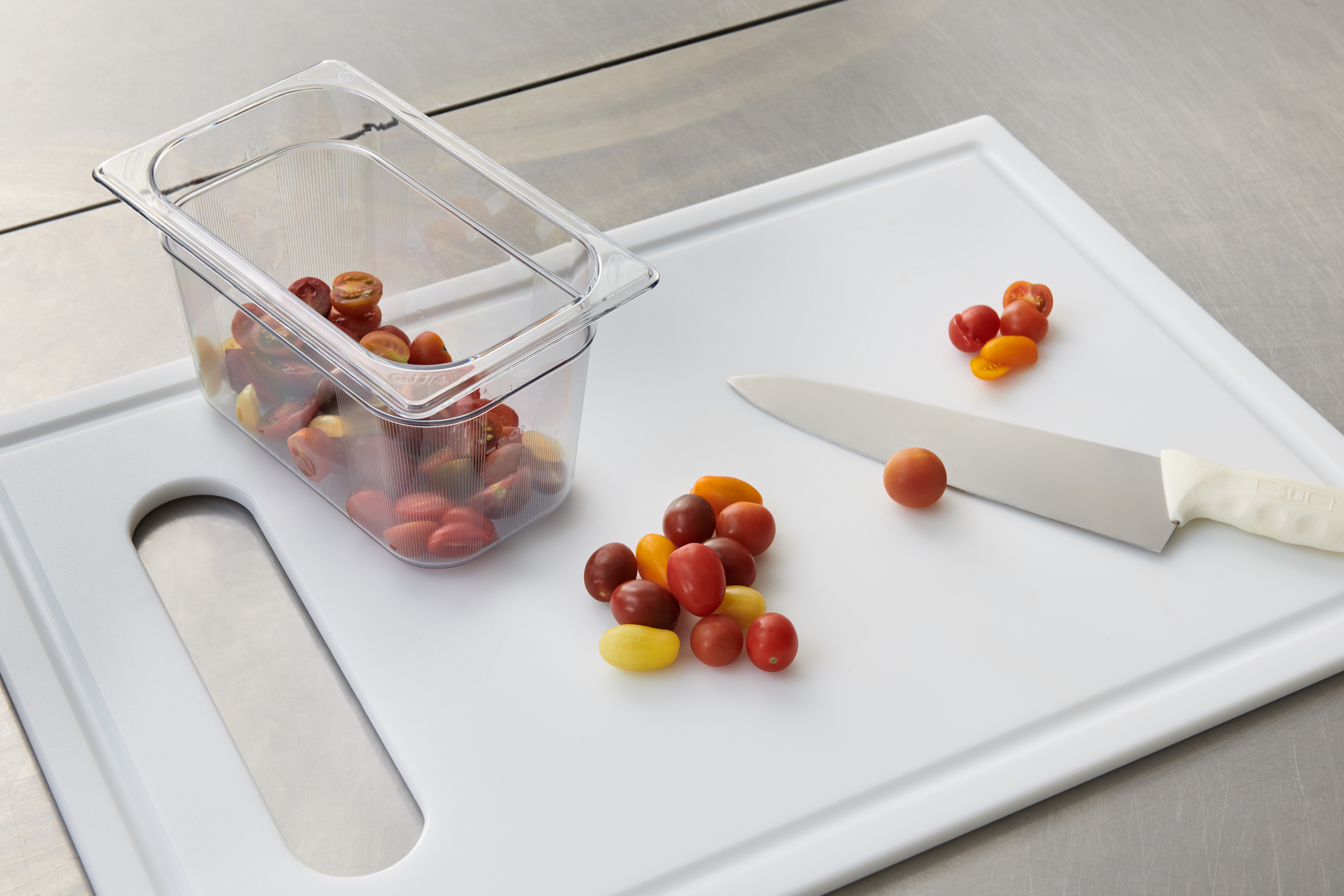 Clear, break resistant insert pans in industry standard, gastronorm sizes.