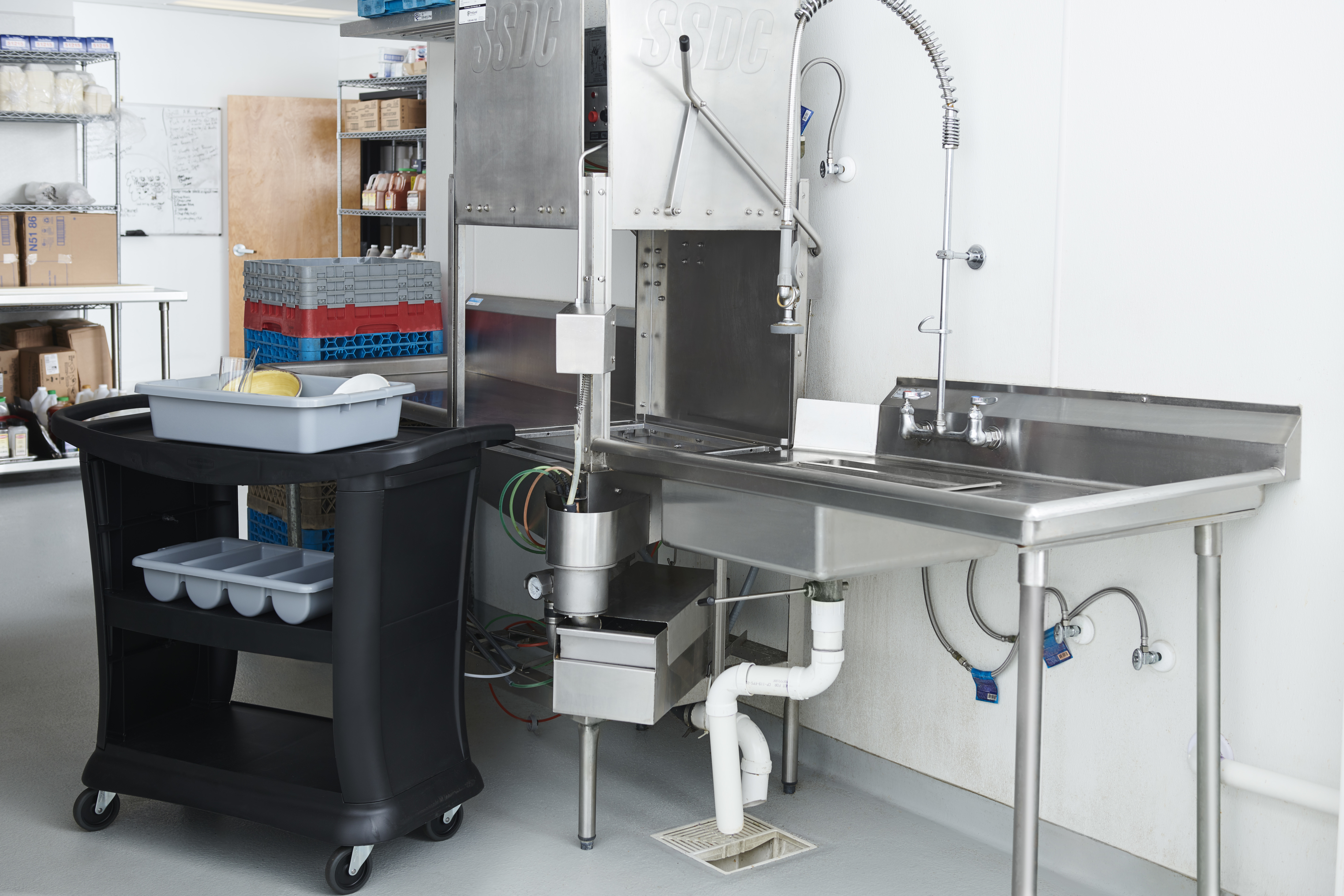 The Rubbermaid Commercial Executive Series Utility Cart brings the utmost in style, durability, and functionality to its users.