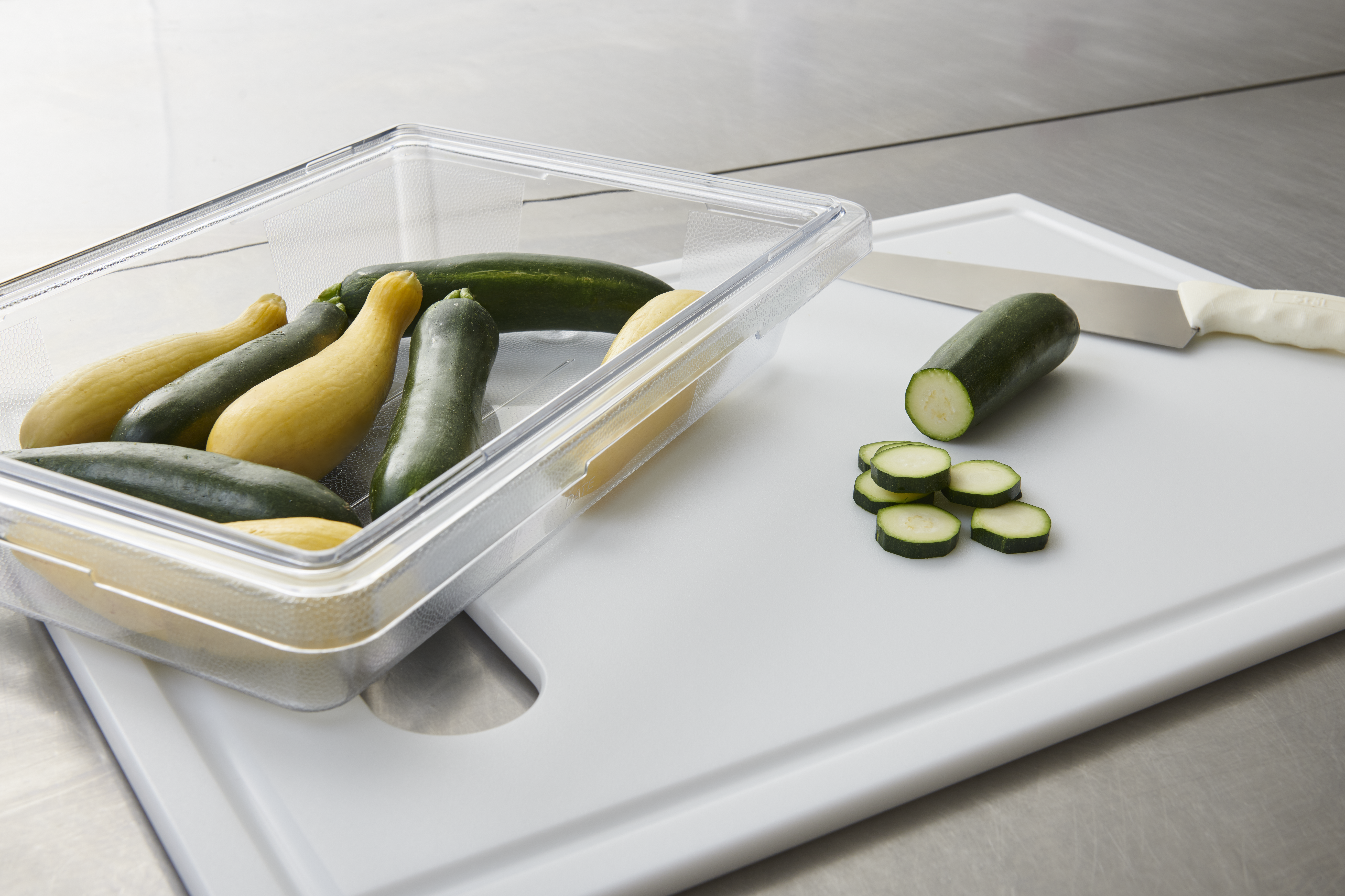 The Rubbermaid Commercial Food Storage Container can be used to store or serve food.