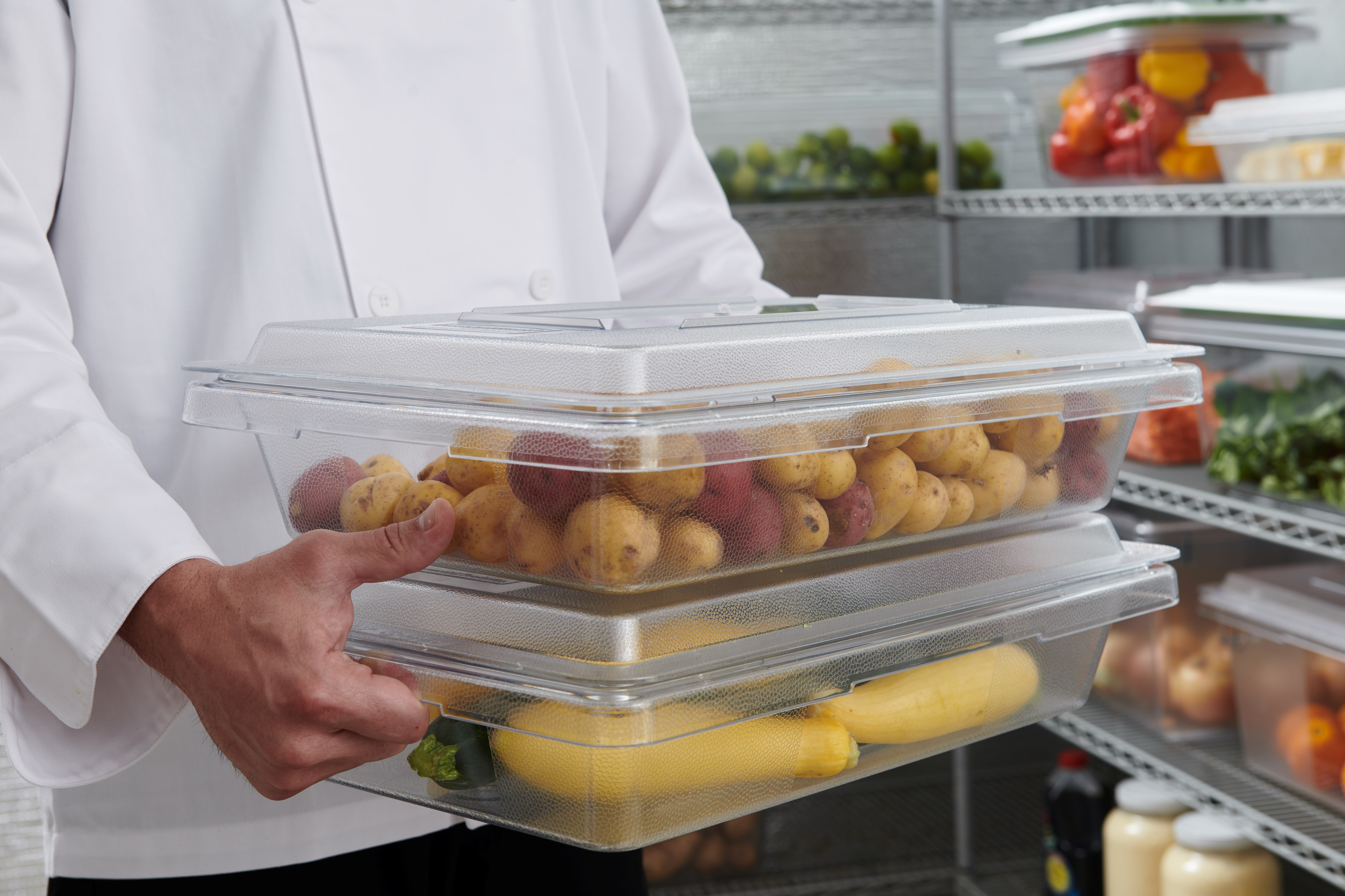 Rubbermaid 商用食品儲藏蓋適用於食品手提箱，有助於降低食品變質成本。