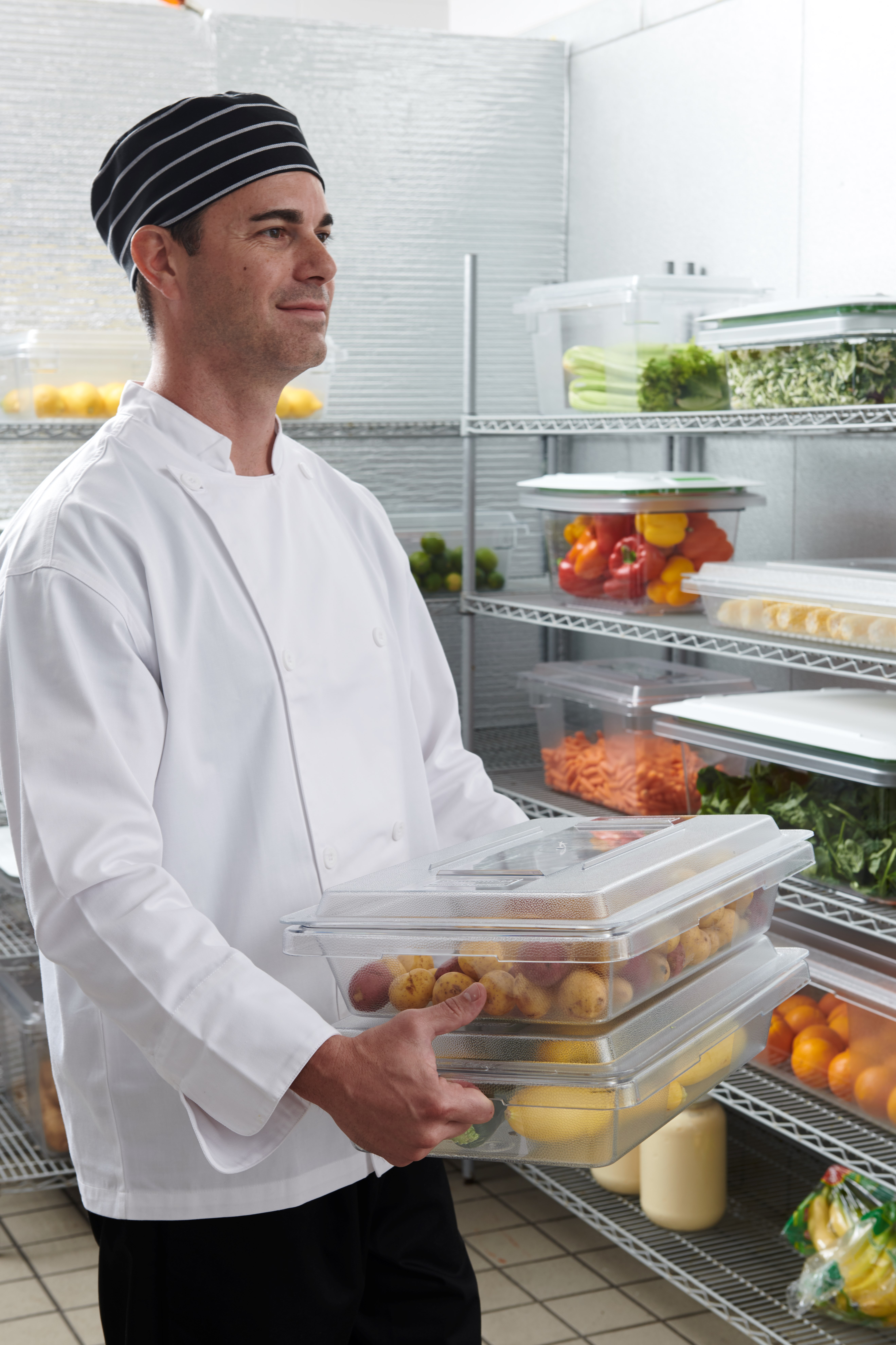 Rubbermaid 商用食品儲藏蓋適用於食品手提箱，有助於降低食品變質成本。