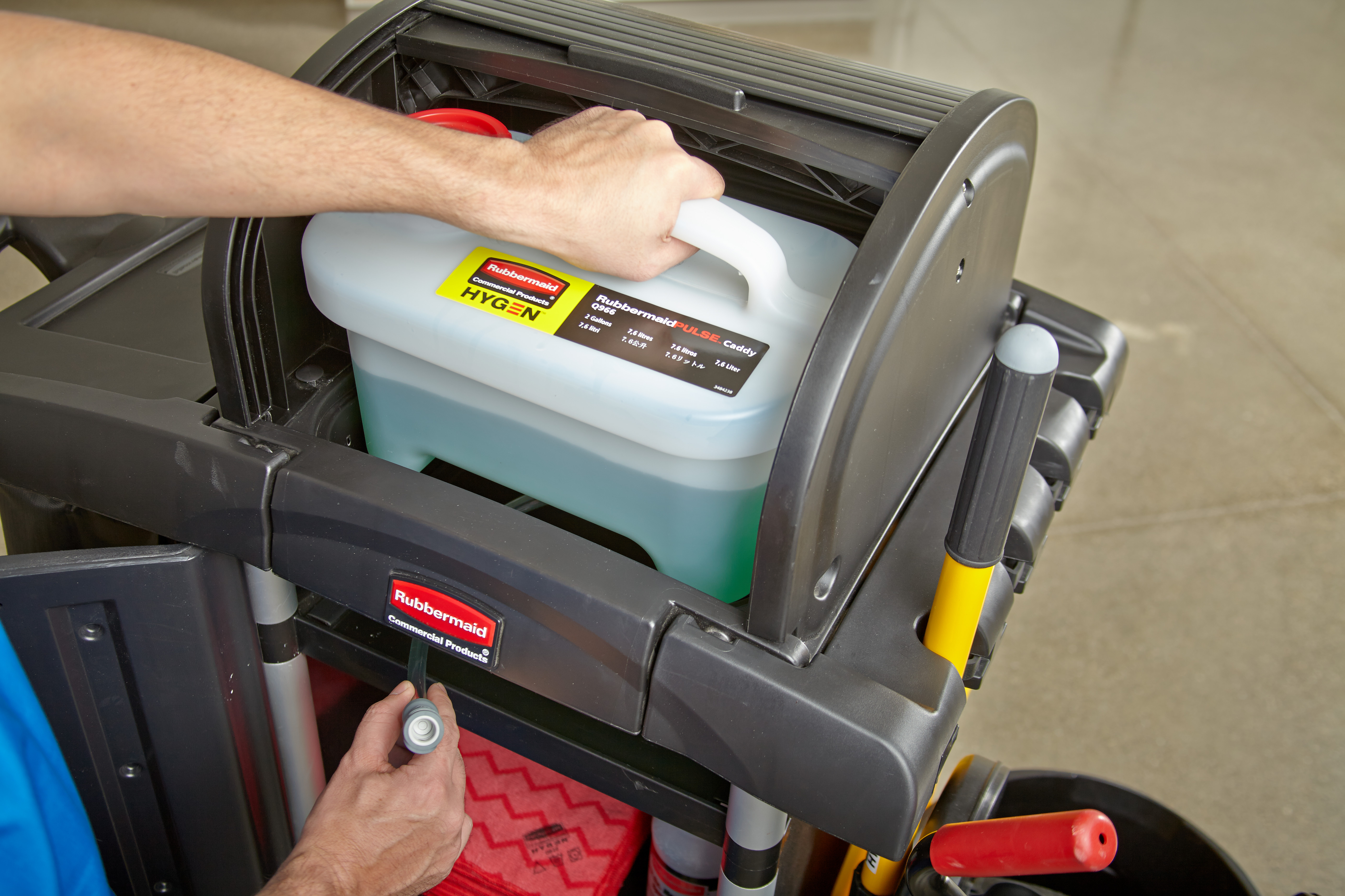 The Rubbermaid Commercial HYGEN™ PULSE™ High-Capacity Caddy allows users to easily clean up to 10,000 square feet, reducing the frequency of trips to the supply closet.