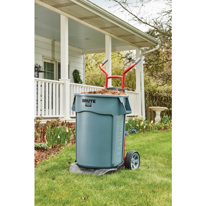 The BRUTE® Construction and Landscape Dolly is built to easily maneuver over rough terrain for superior handling of heavy loads. Ergonomically designed features ensure worker safety in the toughest conditions.