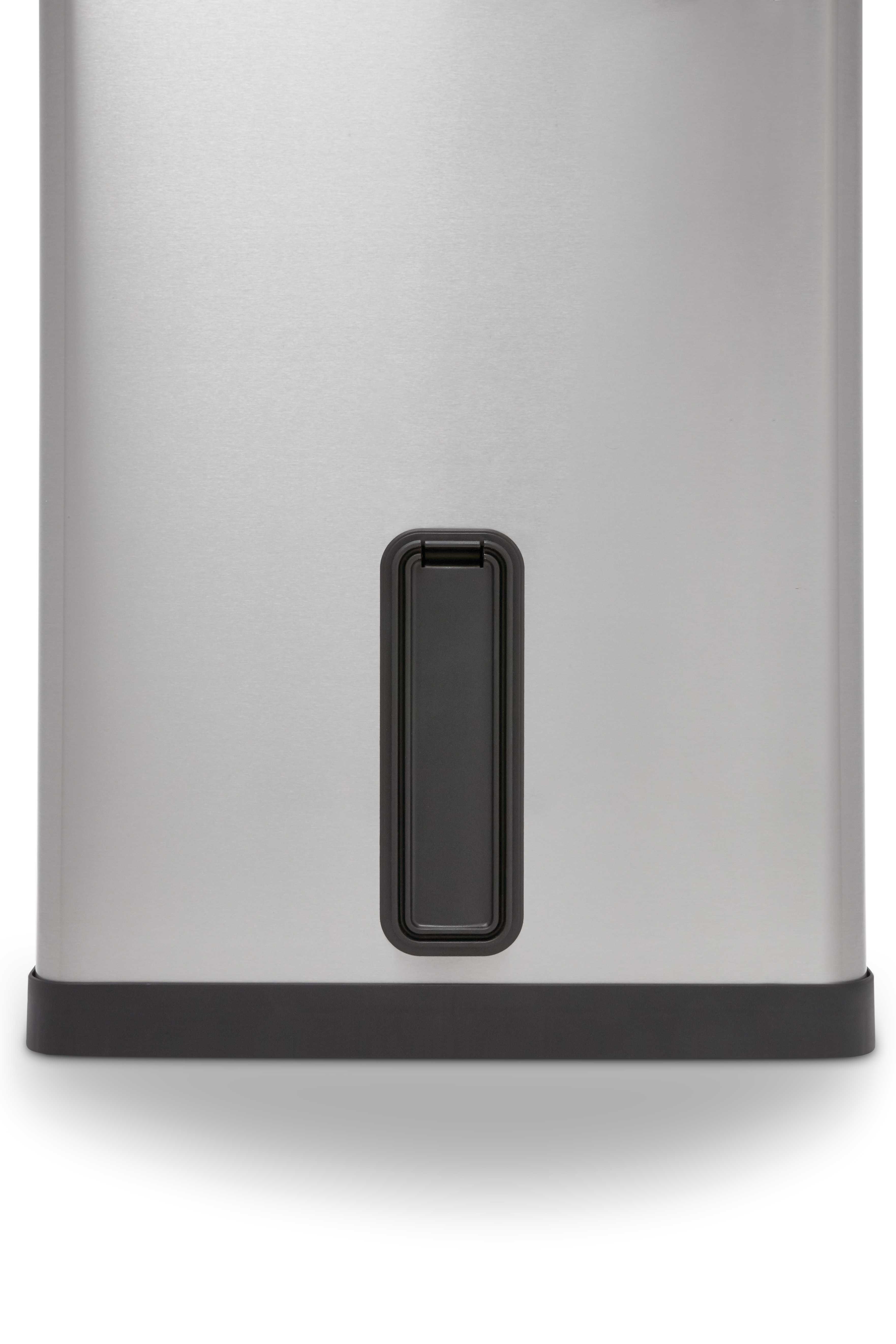 The Rubbermaid Commercial Slim Jim® Step-On Container features a slim profile and footprint to fit in tightest spaces. Slim Jim® Step-On containers are constructed with premium-quality materials and meet the needs of any environment with efficiency, safety, and durability.