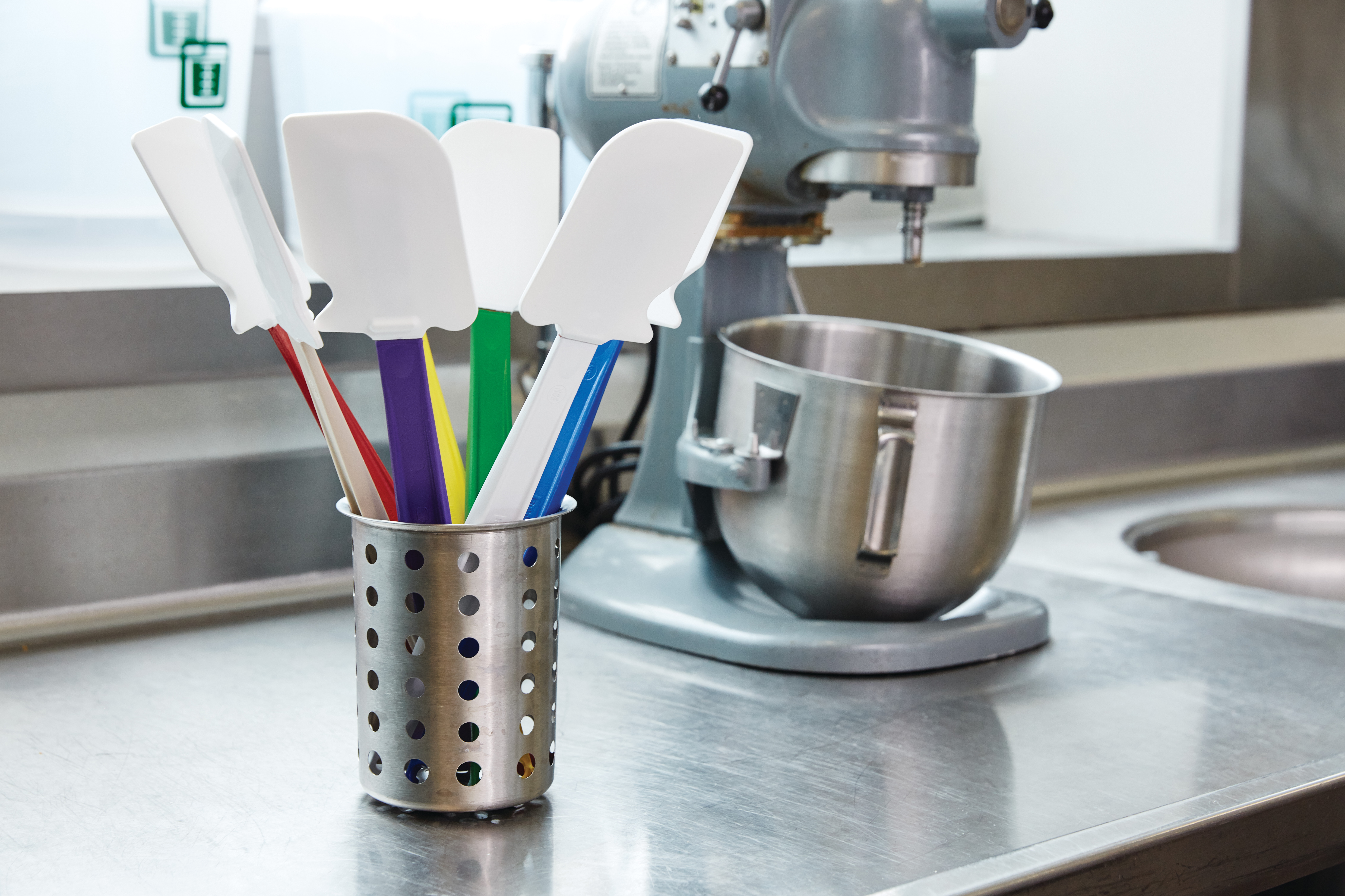 The Rubbermaid Commercial seven Colours of storage and prep tools help to reduce cross-contamination in your kitchen