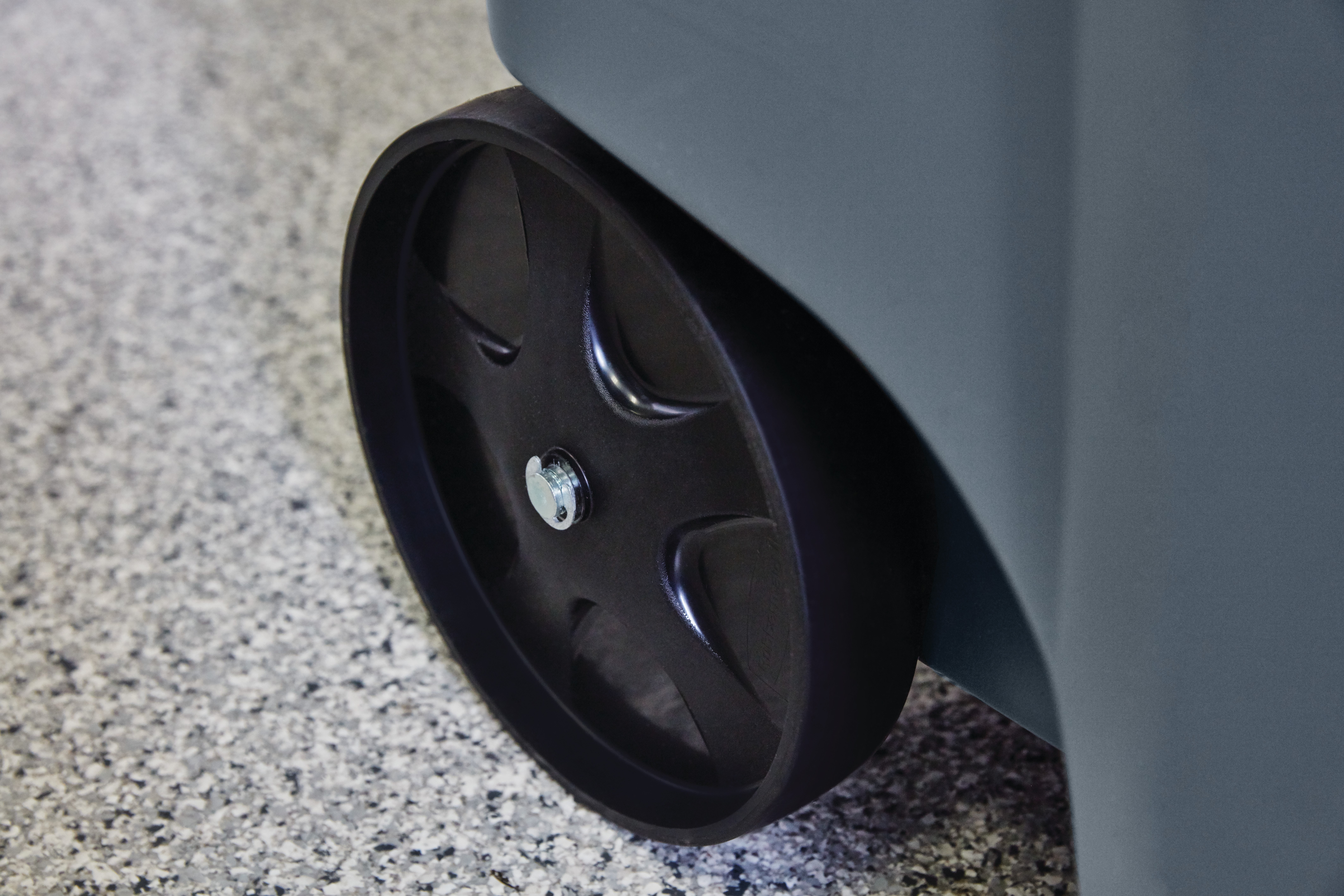 The Rubbermaid Commercial Step-On Rollouts with Casters facilitate hands-free waste disposal with the added benefit of superior mobility. Front swivel casters distribute weight evenly for enhanced maneuverability.