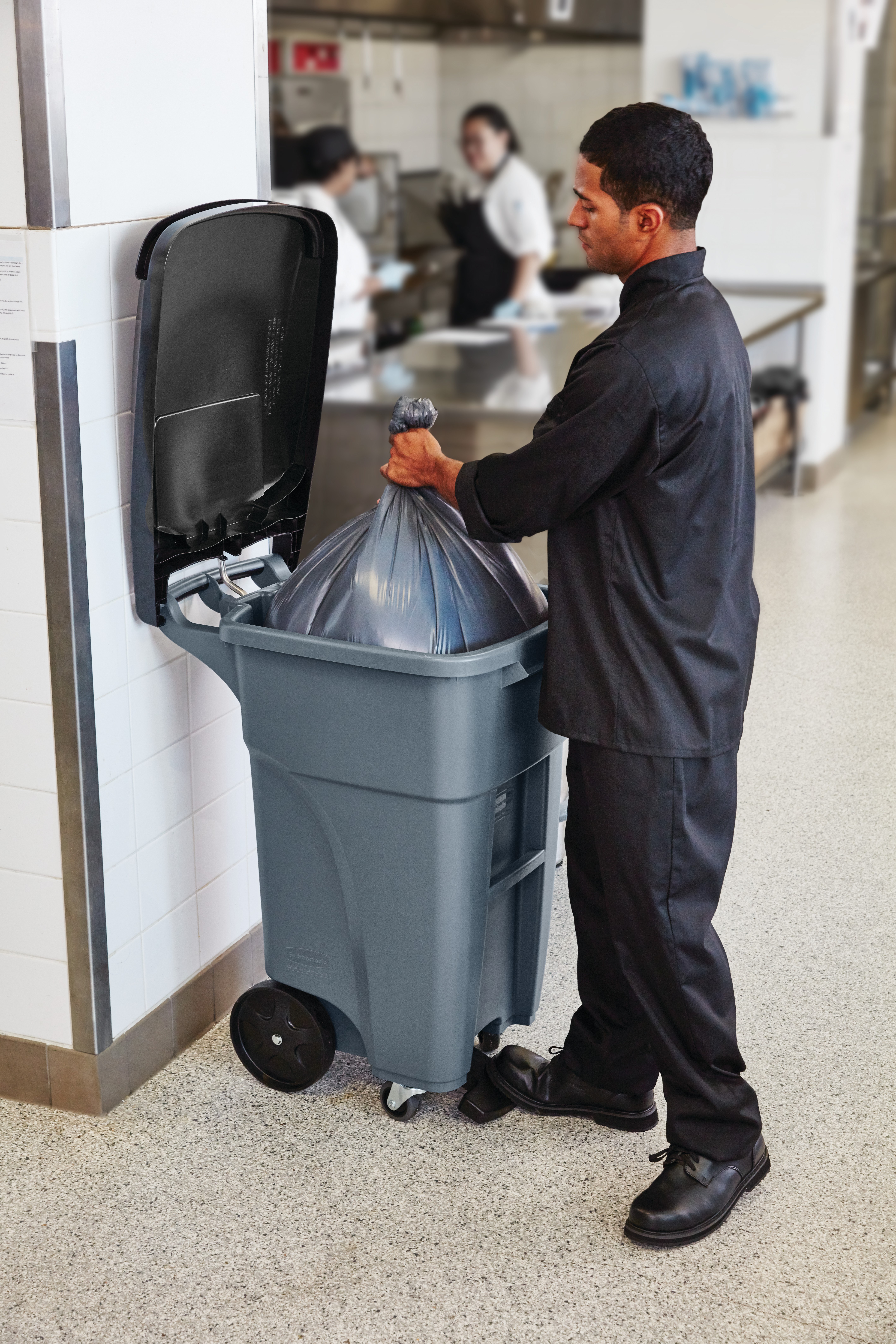 The Rubbermaid Commercial Step-On Rollouts with Casters facilitate hands-free waste disposal with the added benefit of superior mobility. Front swivel casters distribute weight evenly for enhanced maneuverability.