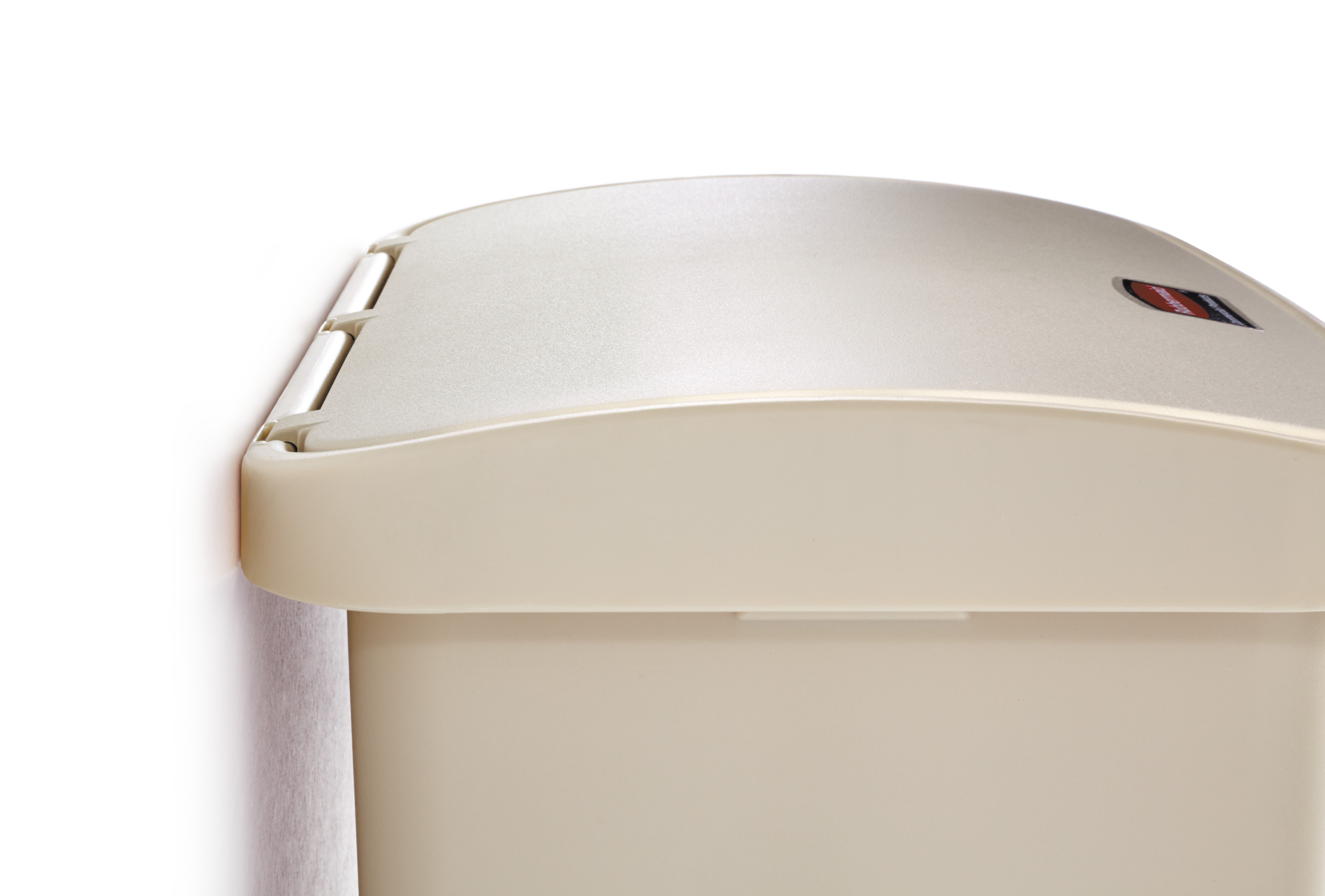 The Rubbermaid Commercial Streamline®  Step-On Container features a slim profile and small footprint to fit in tightest spaces. Streamline®  Step-On containers are constructed with premium-quality materials and meet the needs of any environment with efficiency, safety, and durability.