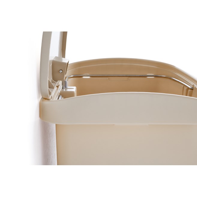 The Rubbermaid Commercial Streamline®  Step-On Container features a slim profile and small footprint to fit in tightest spaces. Streamline®  Step-On containers are constructed with premium-quality materials and meet the needs of any environment with efficiency, safety, and durability.