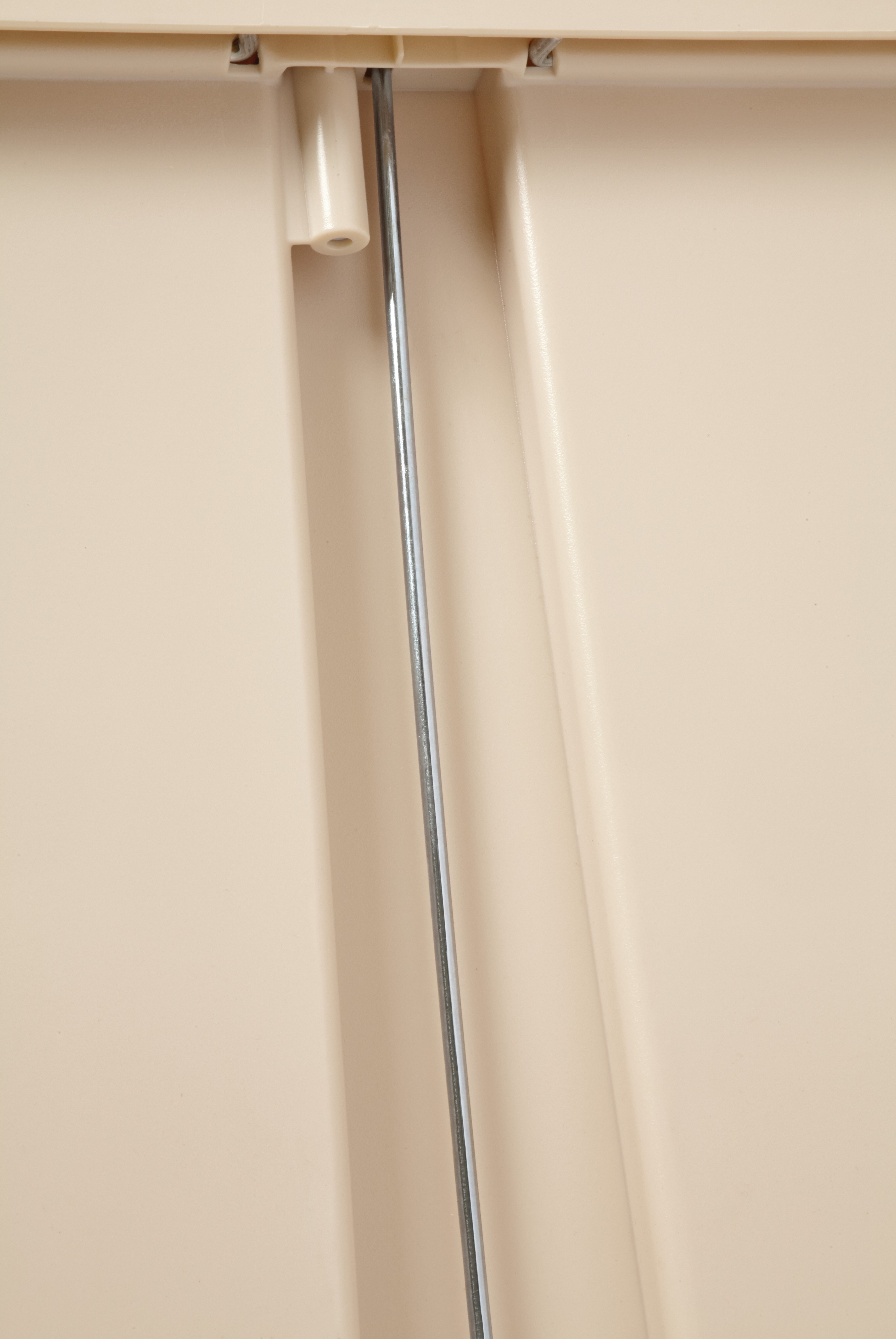 The Rubbermaid Commercial Streamline®  Step-On Container features a slim profile and small footprint to fit in tightest spaces. Streamline®  Step-On containers are constructed with premium-quality materials and meet the needs of any environment with efficiency, safety, and durability.