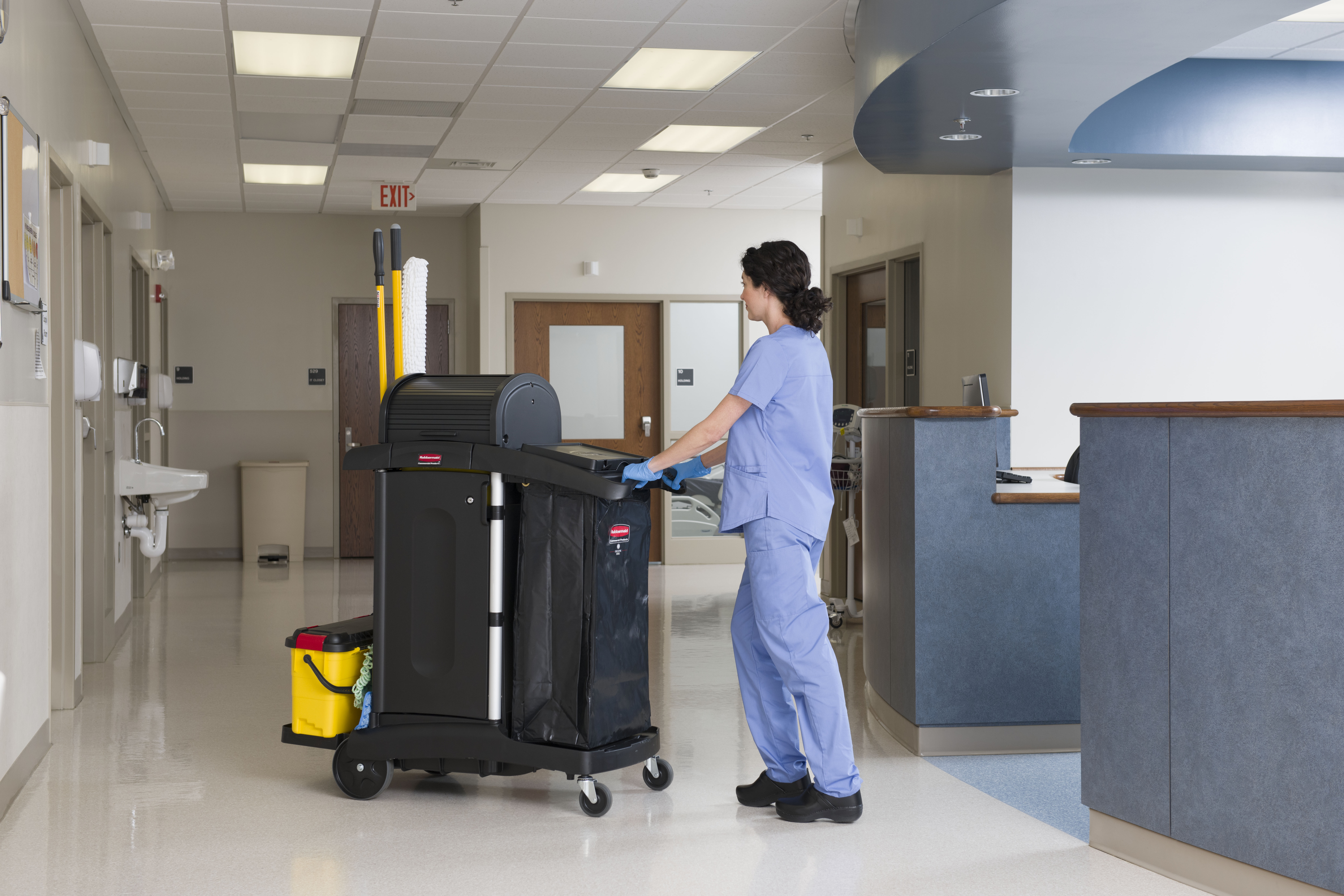 The Rubbermaid Commercial Products Executive Locking Hood for High-Capacity Janitorial Cleaning Carts secures and conceals supplies stored on the top of the cart while providing access to supplies on both sides of the cart.