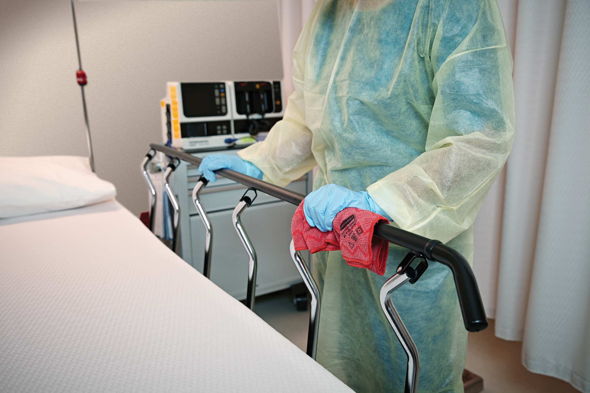 HYGEN™ Microfibre is proven to remove 99.7% or more of tested viruses and bacteria. Combining superior microfibre with built-in scrubber technology, HYGEN™ Microfibre helps prevent cross-transmission and reduces the risk of healthcare-associated infections.