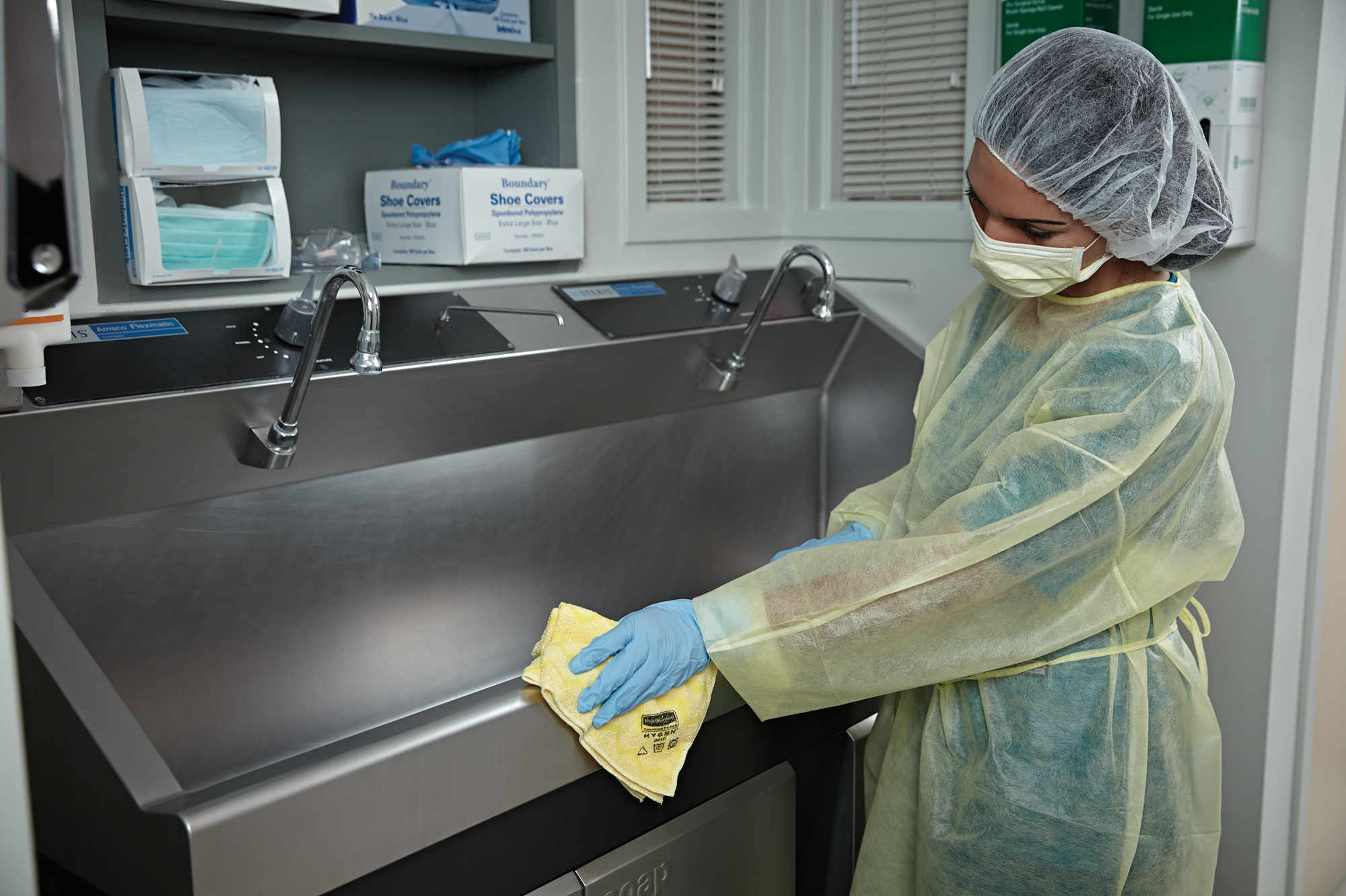 HYGEN™ Microfibre is proven to remove 99.7% or more of tested viruses and bacteria. Combining superior microfibre with built-in scrubber technology, HYGEN™ Microfibre helps prevent cross-transmission and reduces the risk of healthcare-associated infections.